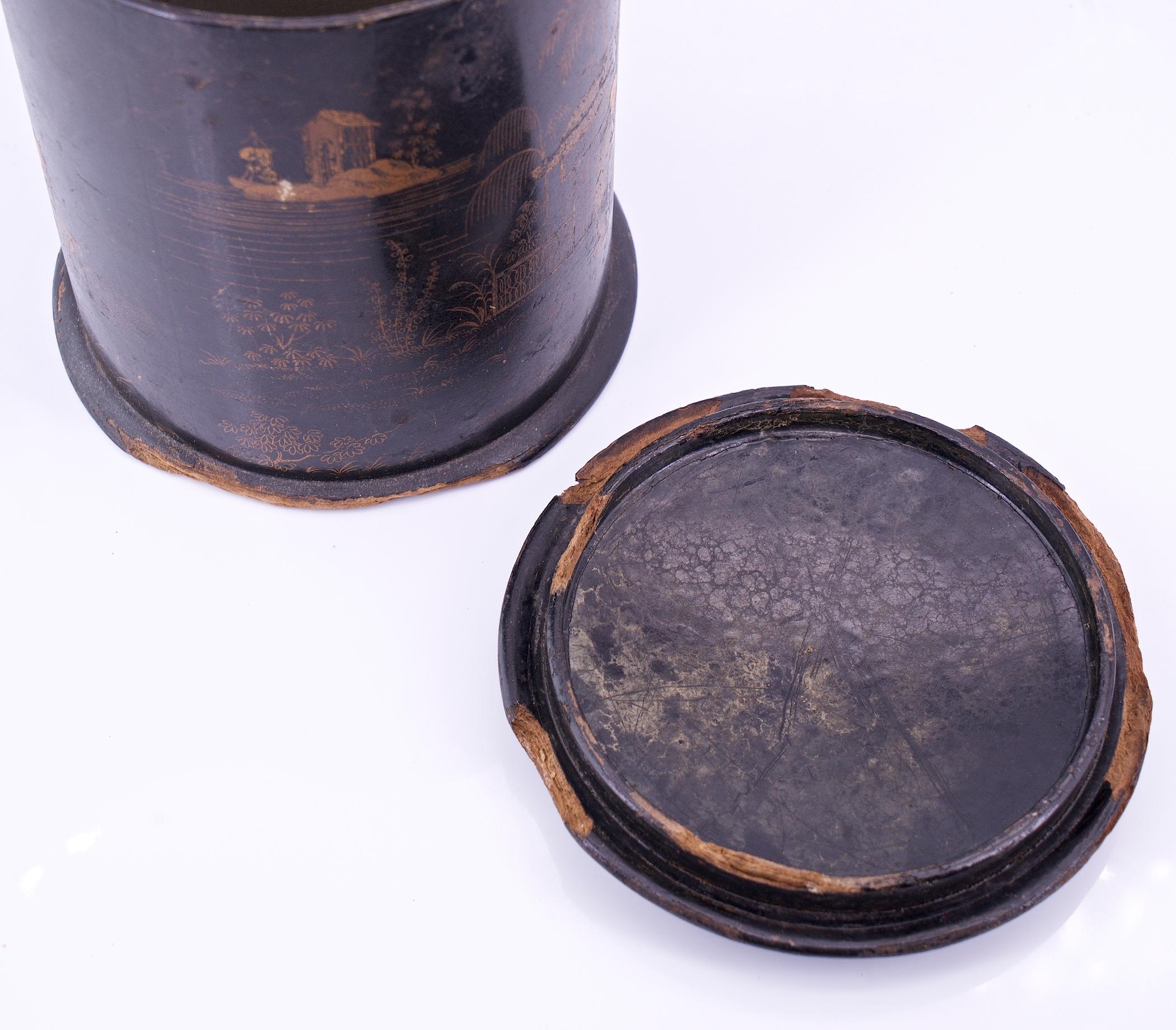 Pot à thé/ tabac européen du 19e siècle peint en chinoserie noire en vente 1