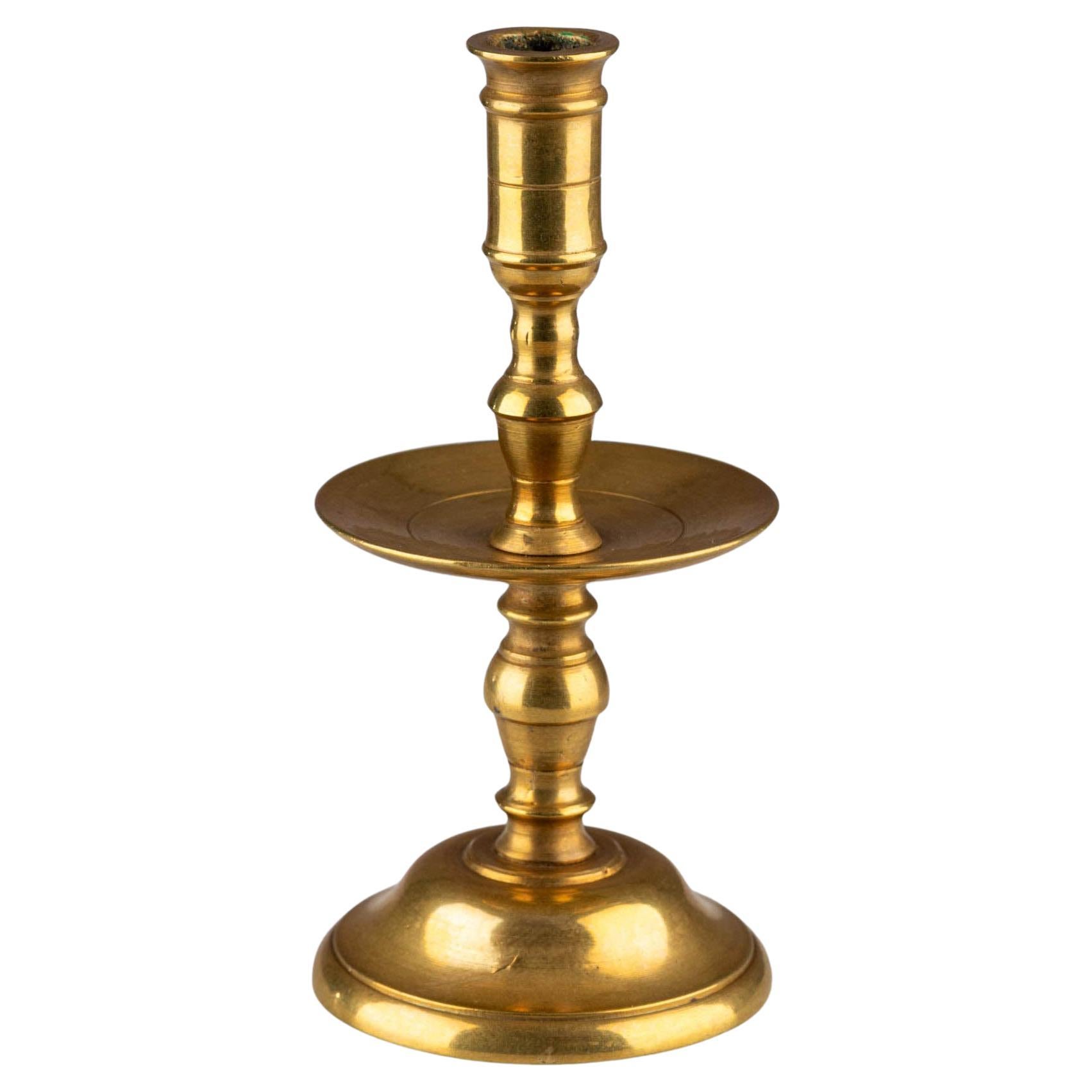Europäischer Messing-Kerzenleuchter aus dem 19. im Angebot