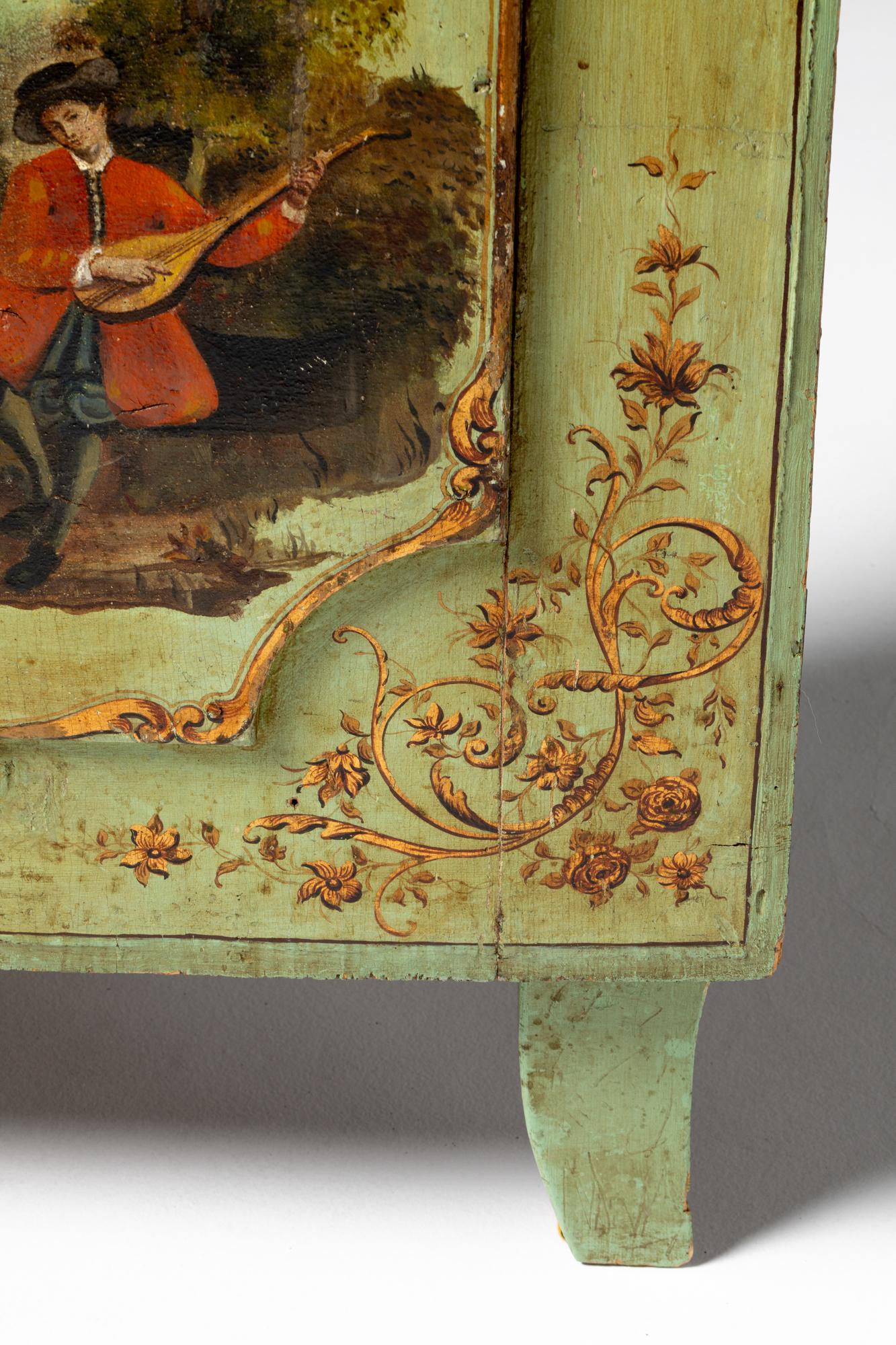 Legno Armadi ad angolo europei del XIX secolo in legno dipinto raffiguranti musicisti in vendita