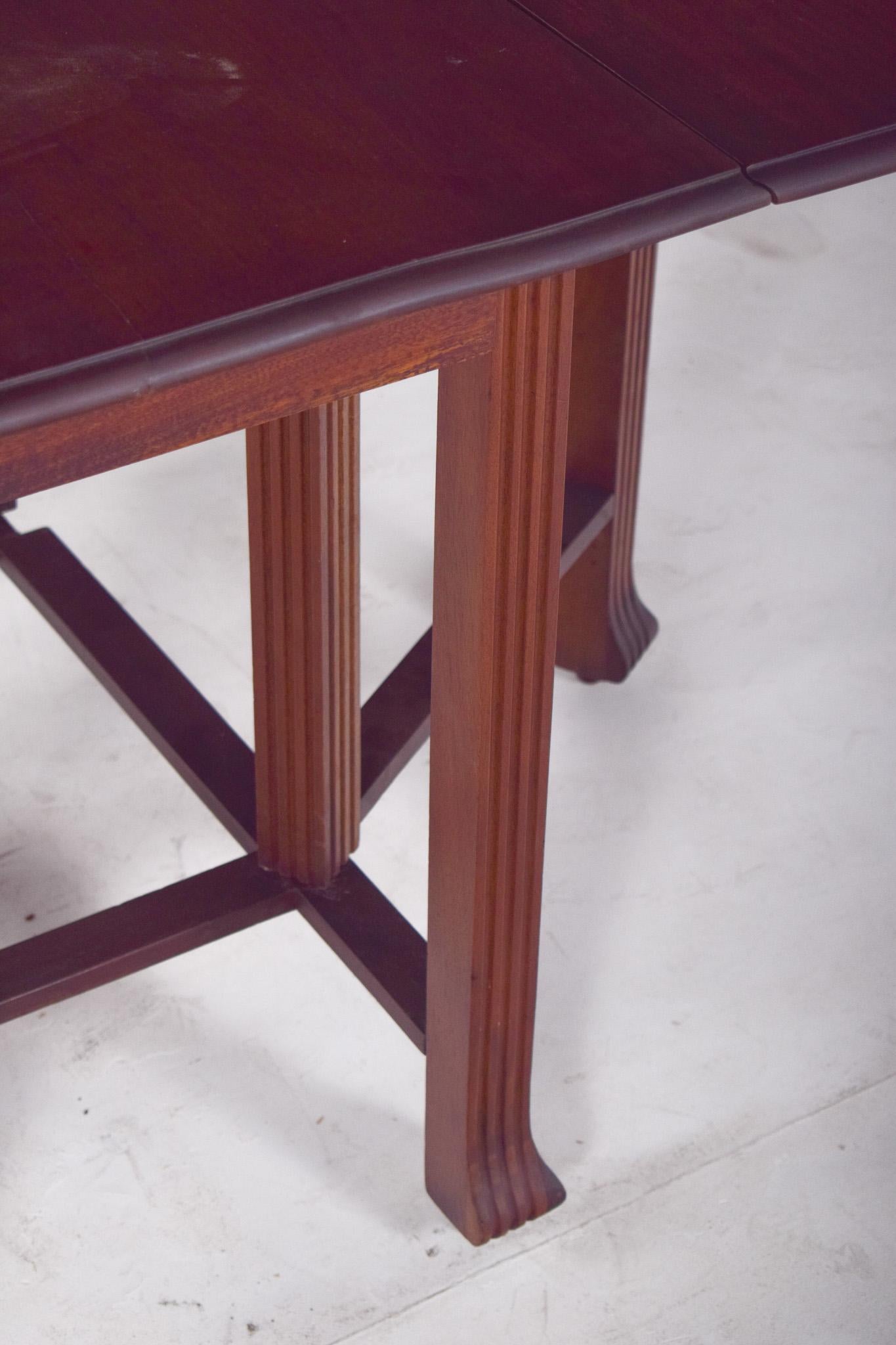 Table ovale à abattant du 19e siècle, européenne en vente 4