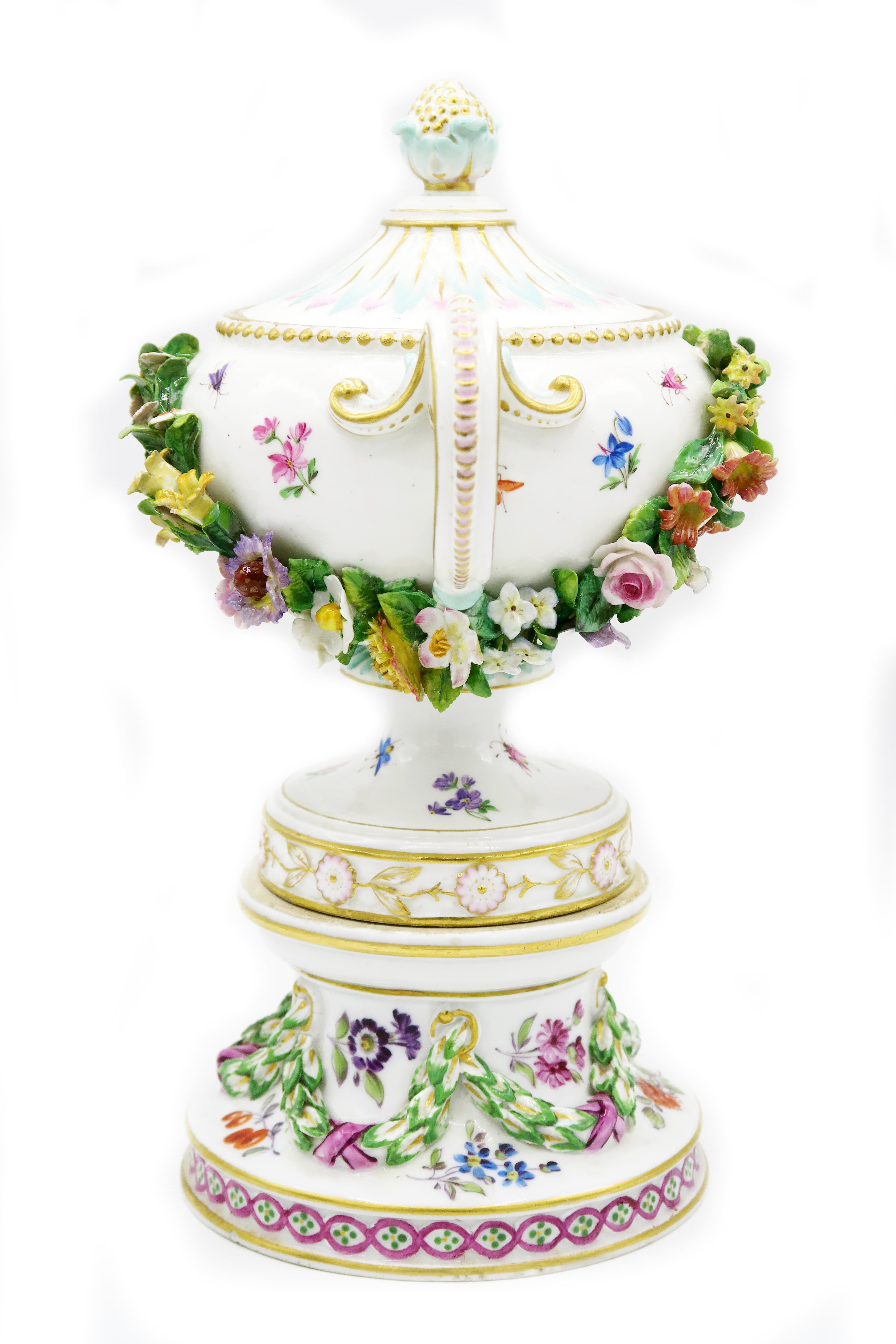 19th Century European Hand Painted White Meissen Porcelain Vase on Pedestal For Sale 1