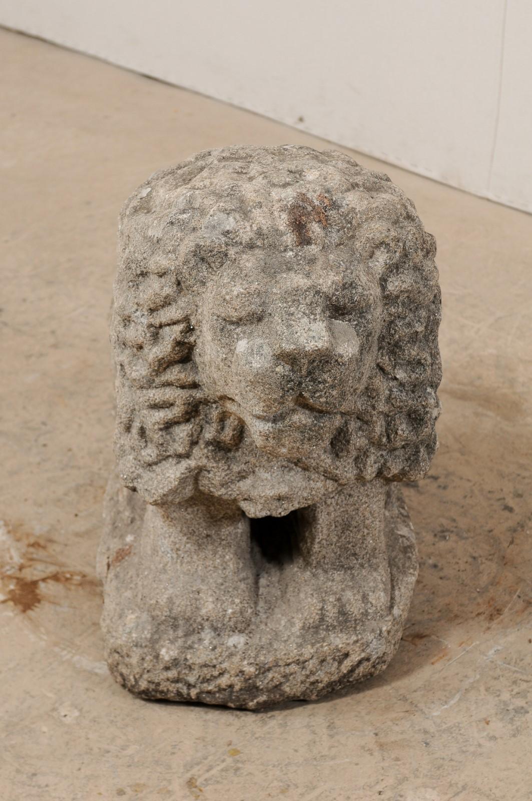 Sculpté à la main Lion européen du 19ème siècle en pierre sculptée à la main en vente