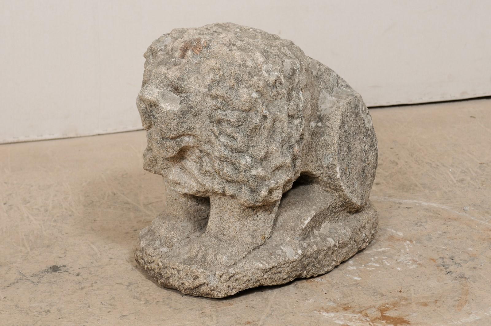 Lion européen du 19ème siècle en pierre sculptée à la main en vente 1