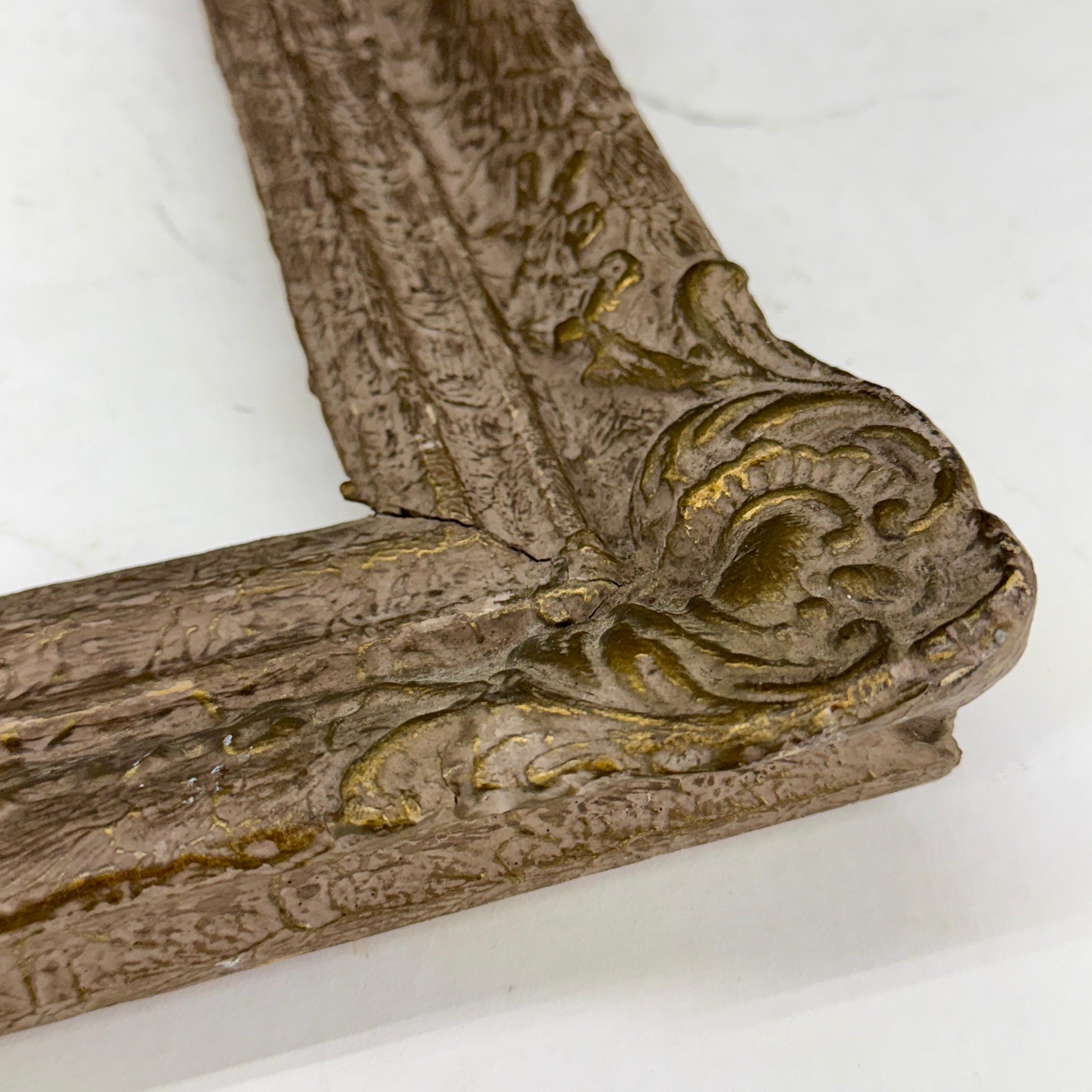 Cadre d'art européen rectangulaire en bois doré du 19e siècle en vente 9