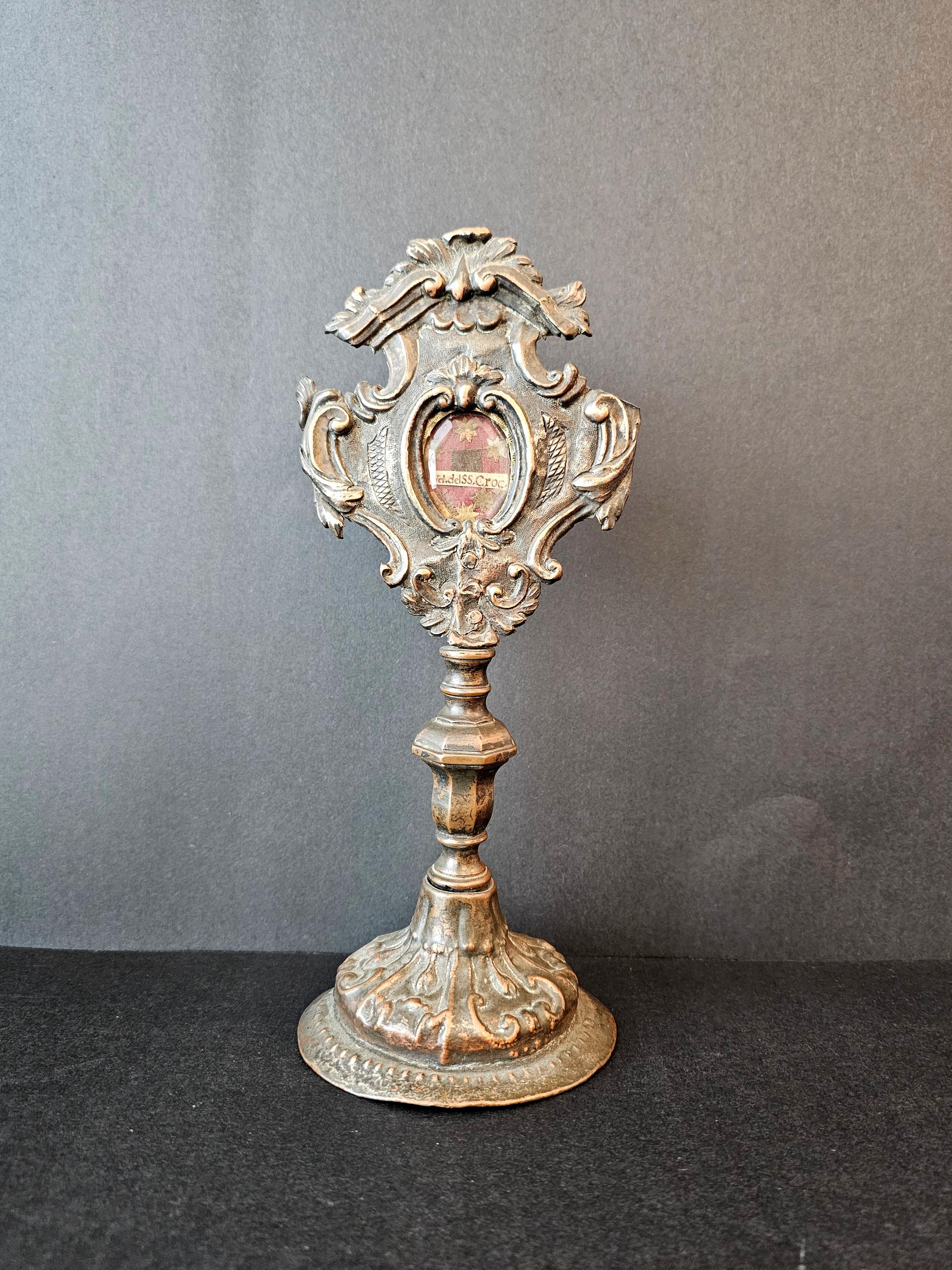 Europäische religiöse Altarreliquary-Monstrance des 19. Jahrhunderts mit Relic (Abgeschrägt)