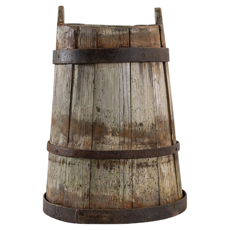 19th Century European Wooden Bucket For Sale at 1stDibs