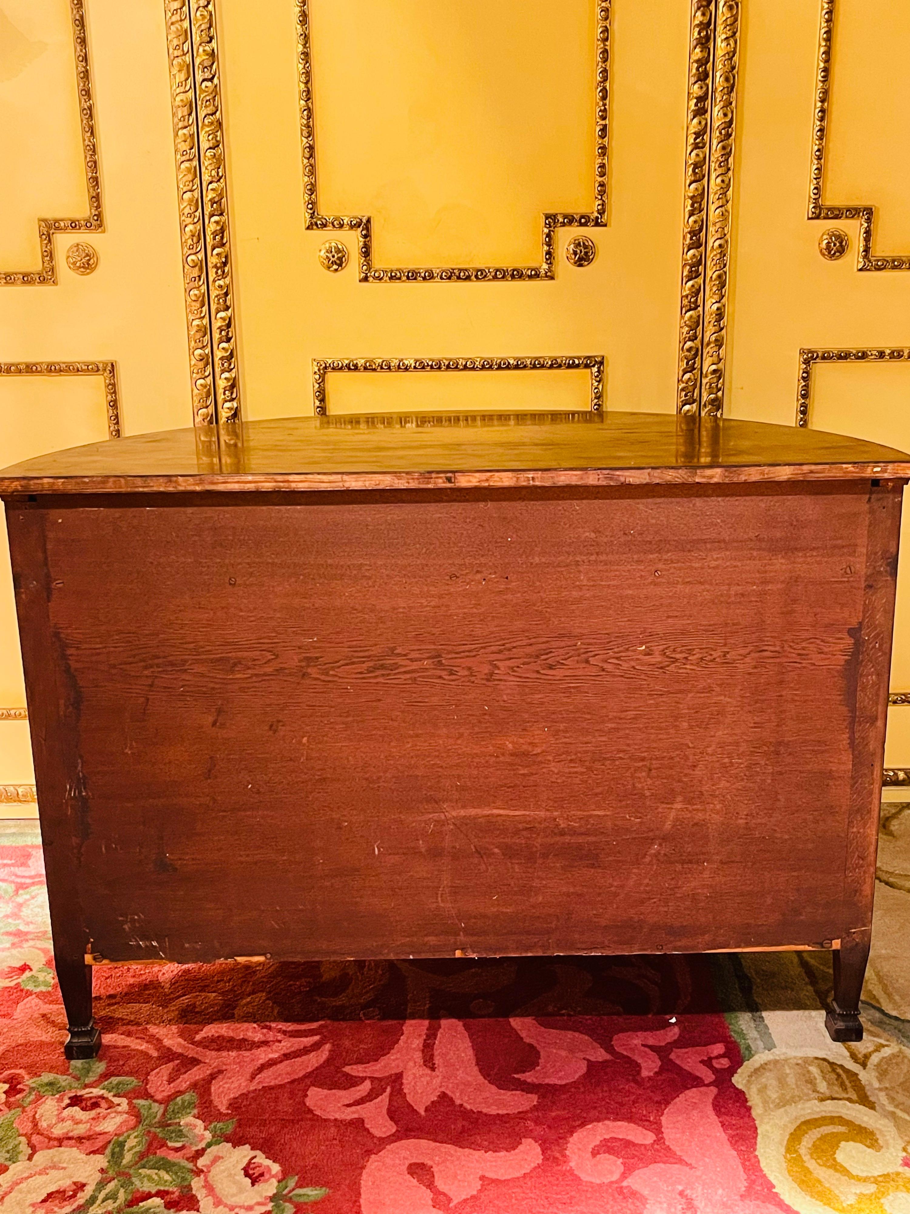 Eccellente cassettiera da parete semicircolare del XIX secolo, Neoclassicismo in vendita 11