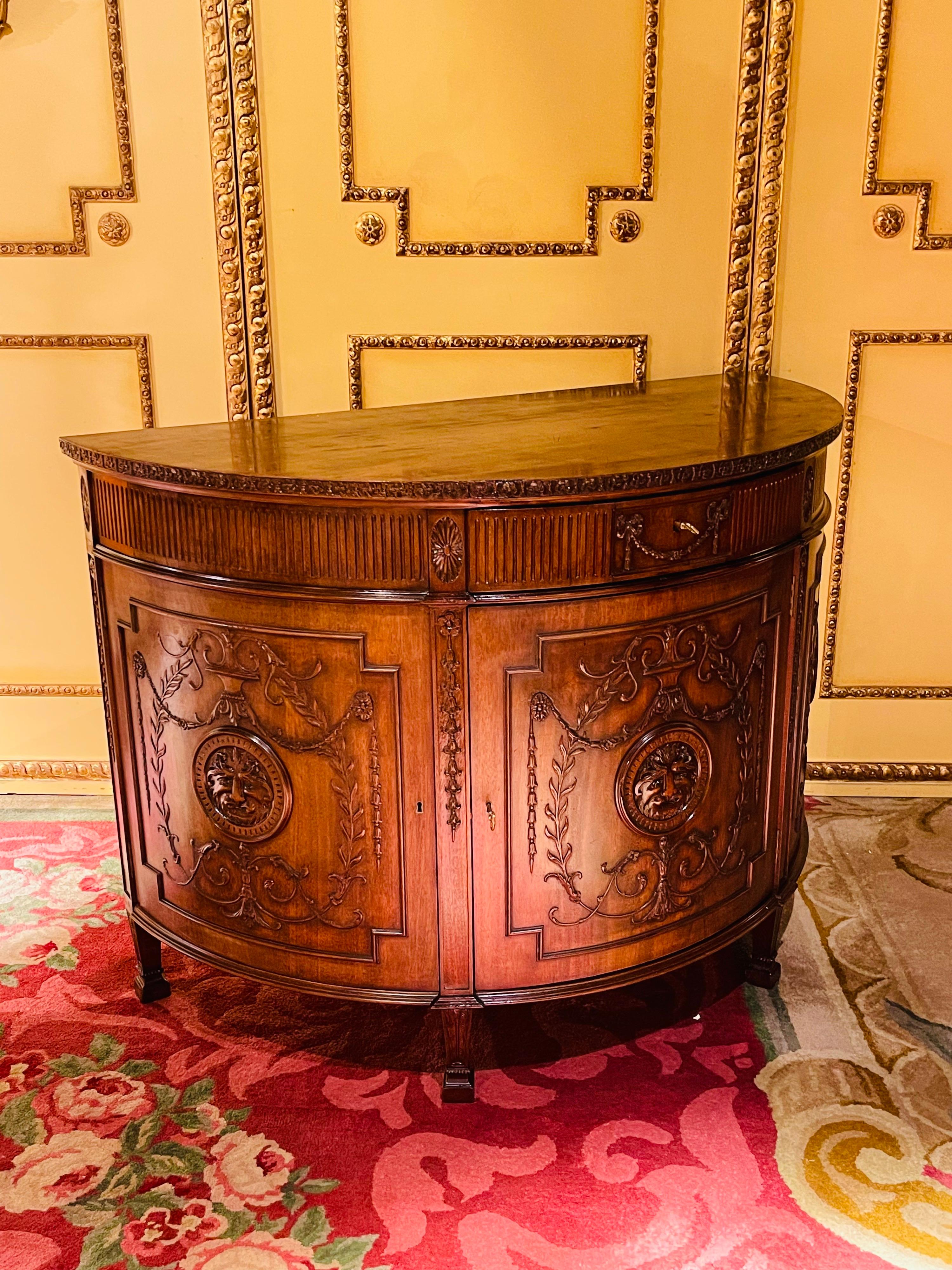 19th century Excellent semicircular wall chest of drawers. Neoclassicism

Semicircular solid wood body, finely carved. Extremely high quality workmanship. French neoclassicism around 1890.

The chest of drawers has 3 large double doors and a