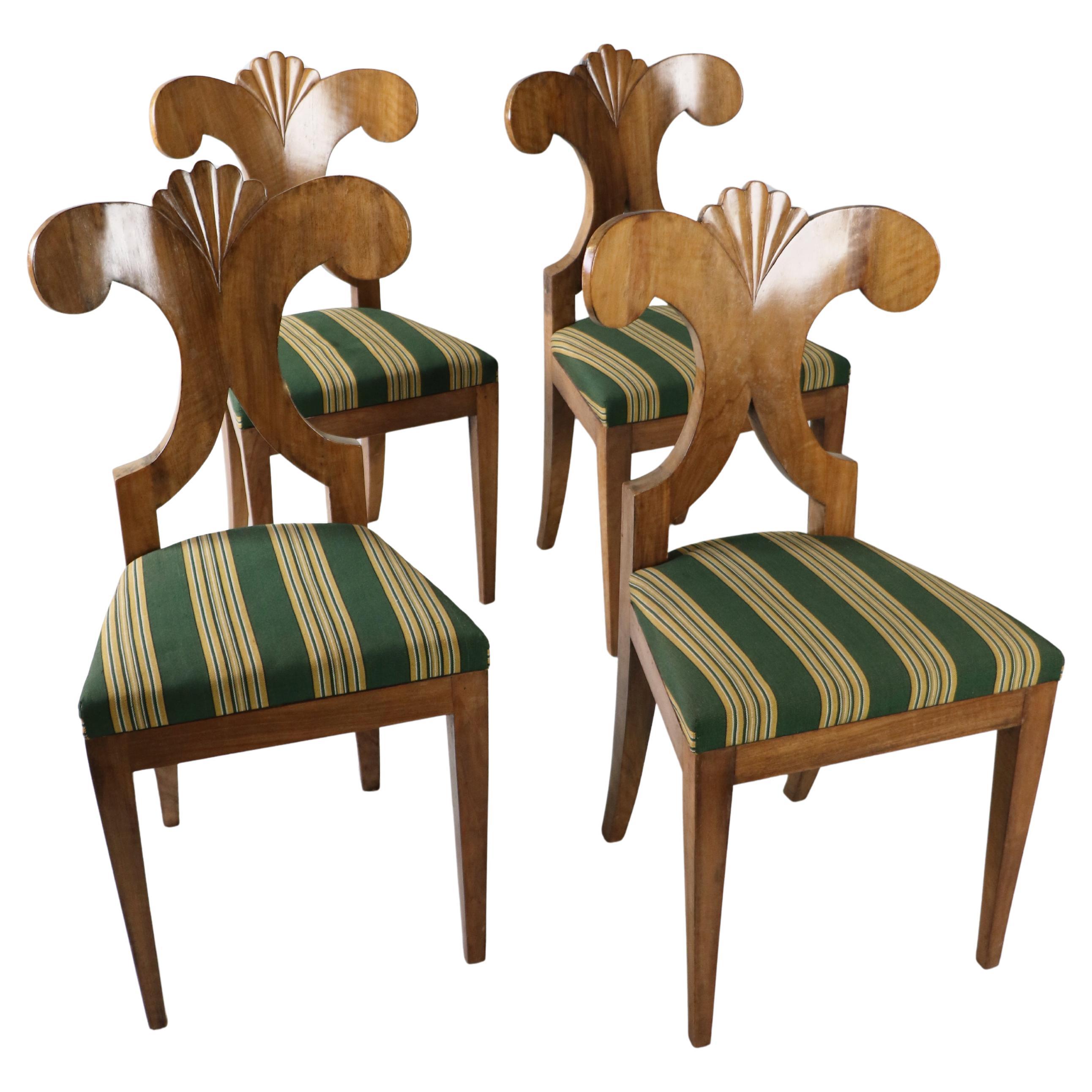 Eccezionale set di quattro sedie Biedermeier del XIX secolo. Vienna, 1825 circa.