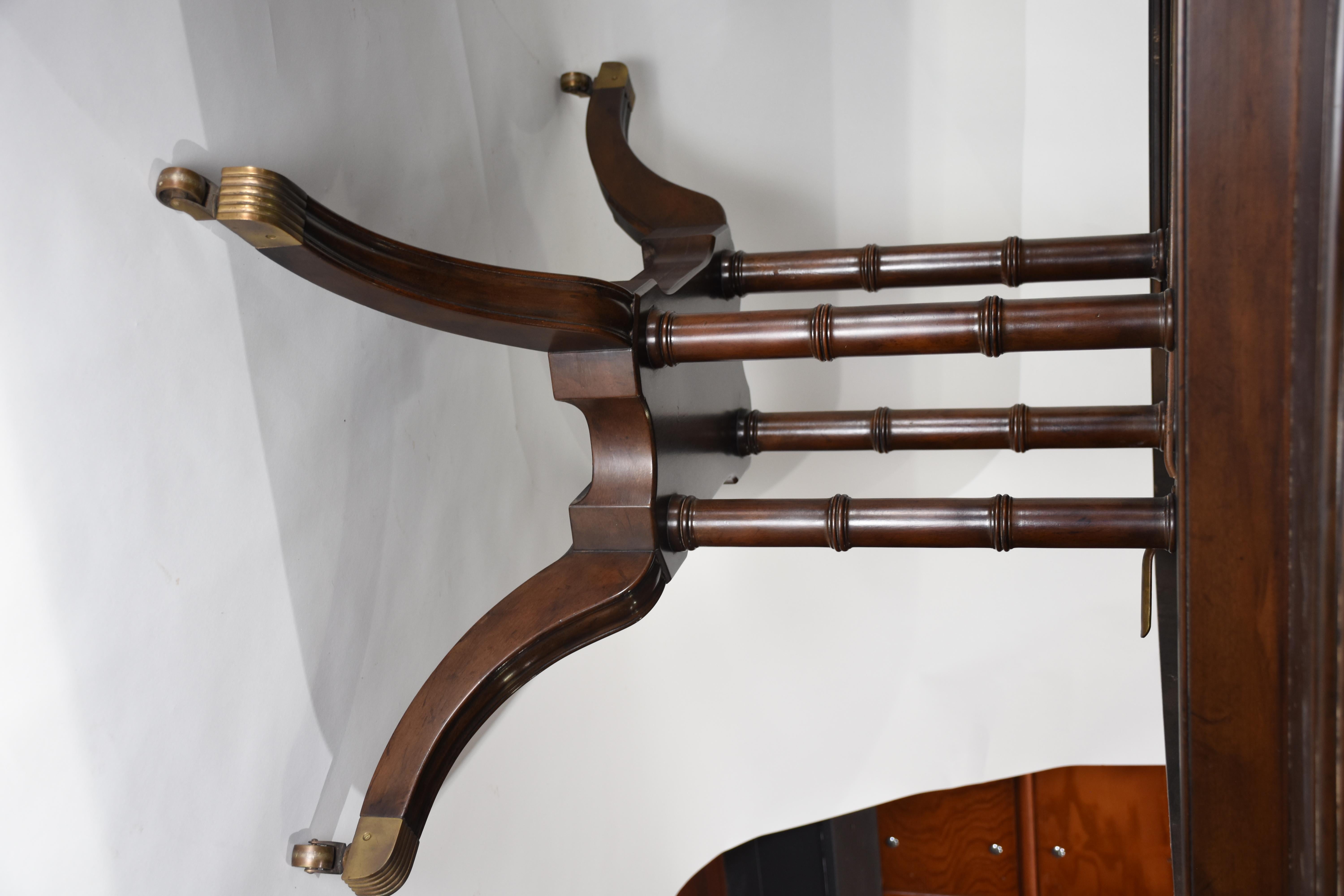 Tavolo da sala da pranzo inglese Regency a doppio piedistallo espandibile del XIX secolo in vendita 1