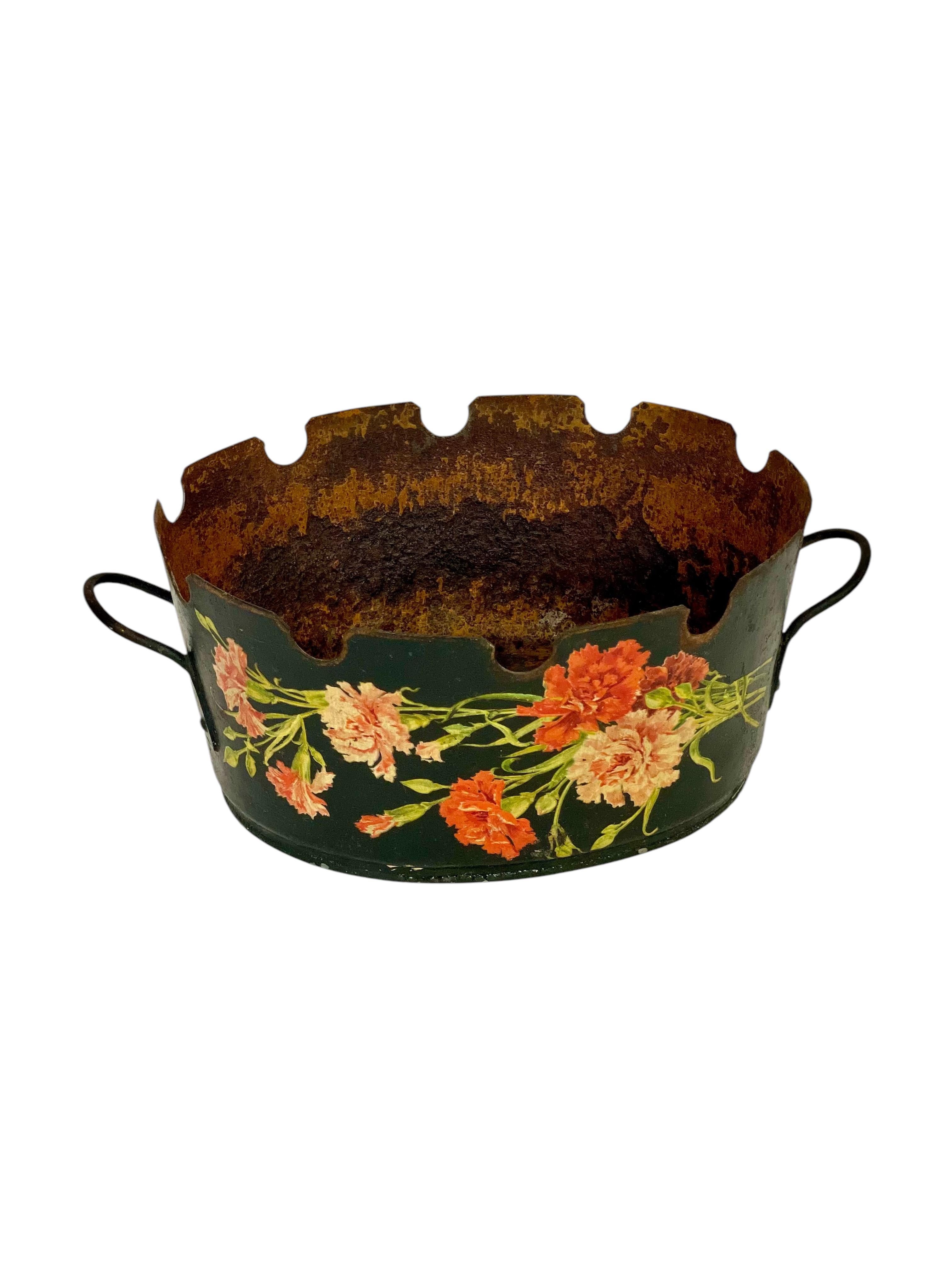 Squisito Petite Cachepot dipinto a mano del XIX secolo in vendita 4