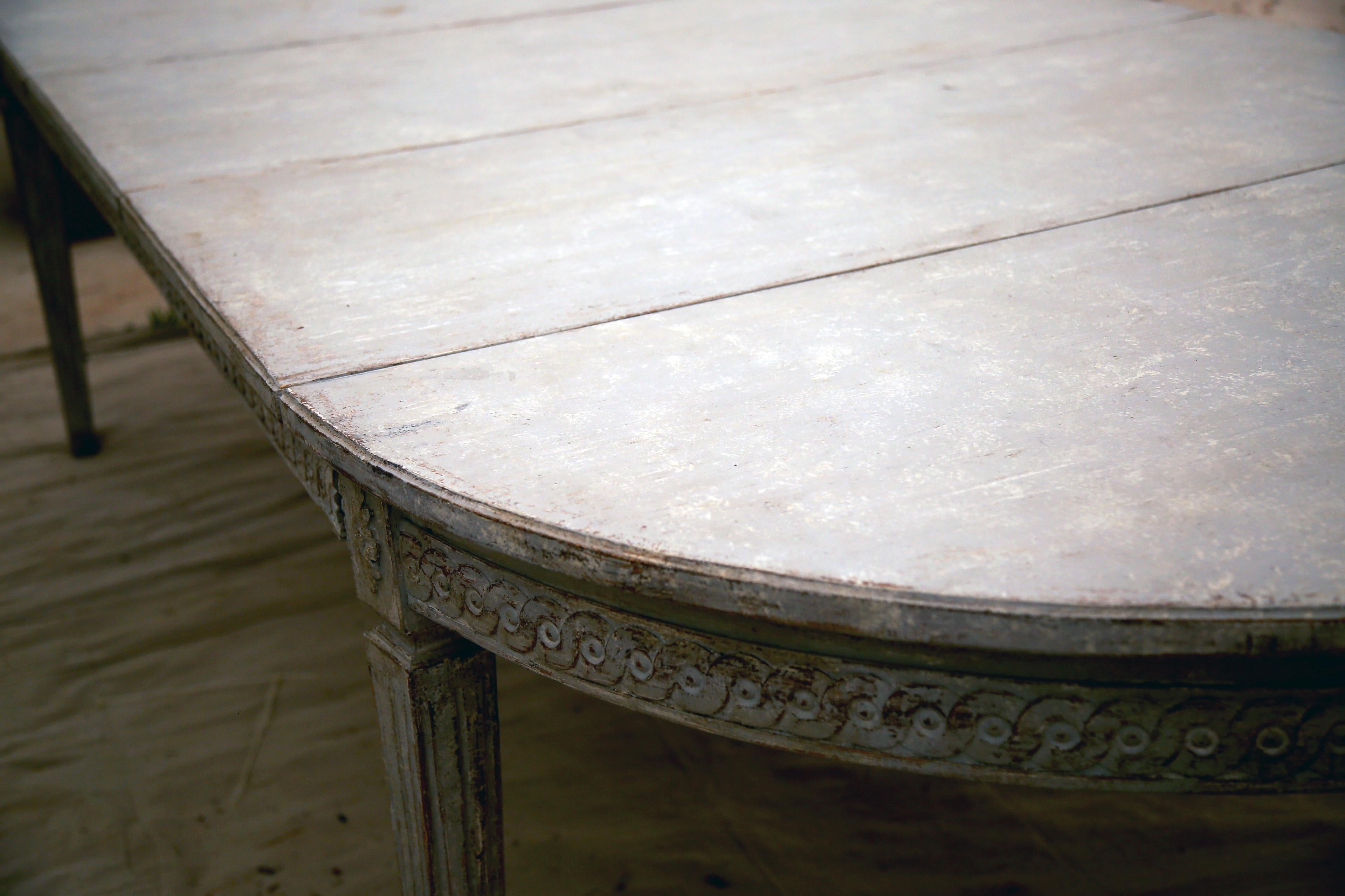 19th Century Exquisite Swedish Gustavian Extension Dining Table 8