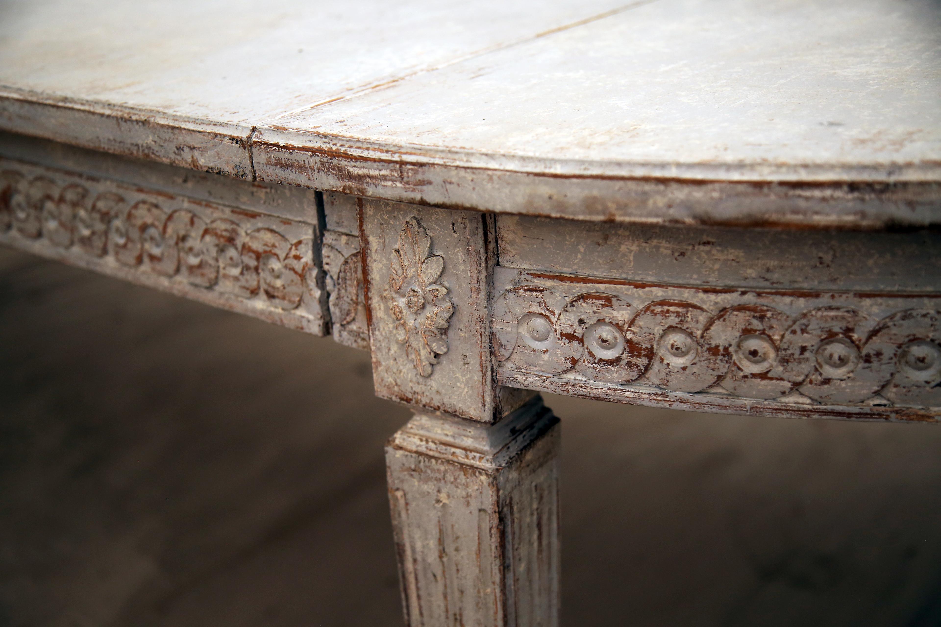 Hand-Crafted 19th Century Exquisite Swedish Gustavian Extension Dining Table