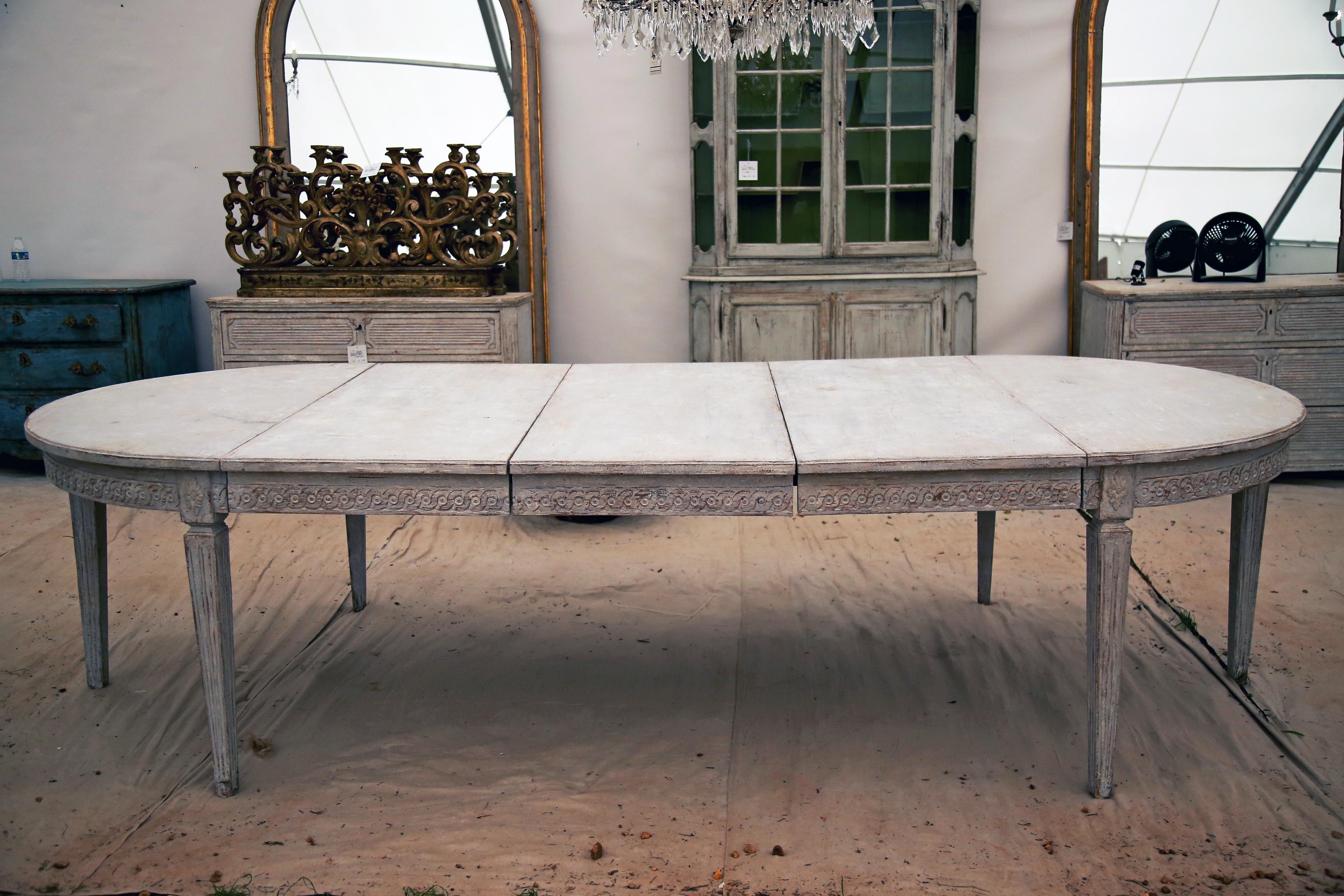 Pine 19th Century Exquisite Swedish Gustavian Extension Dining Table