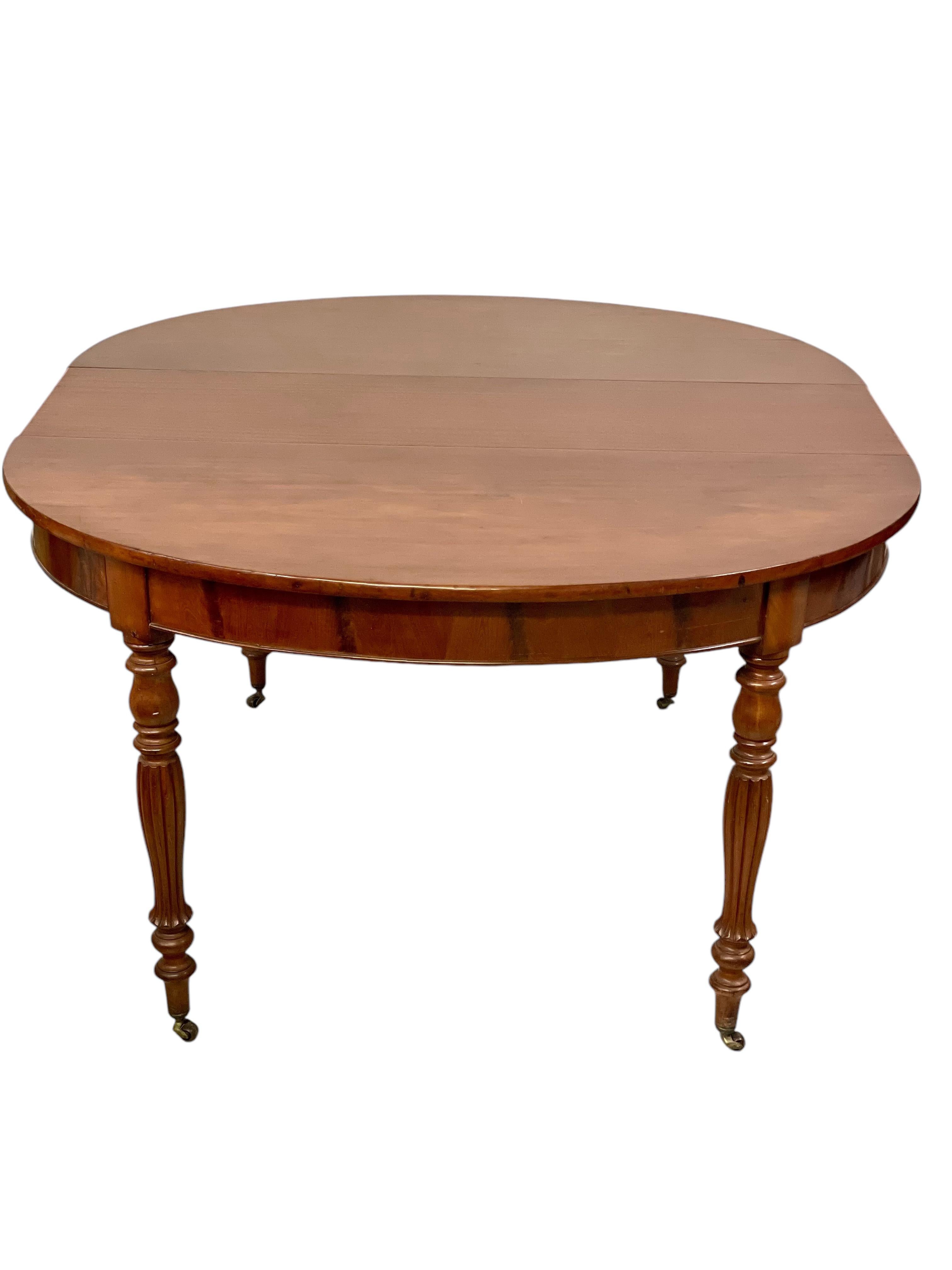 Louis-Philippe Table de salle à manger à rallonge du 19e siècle en vente