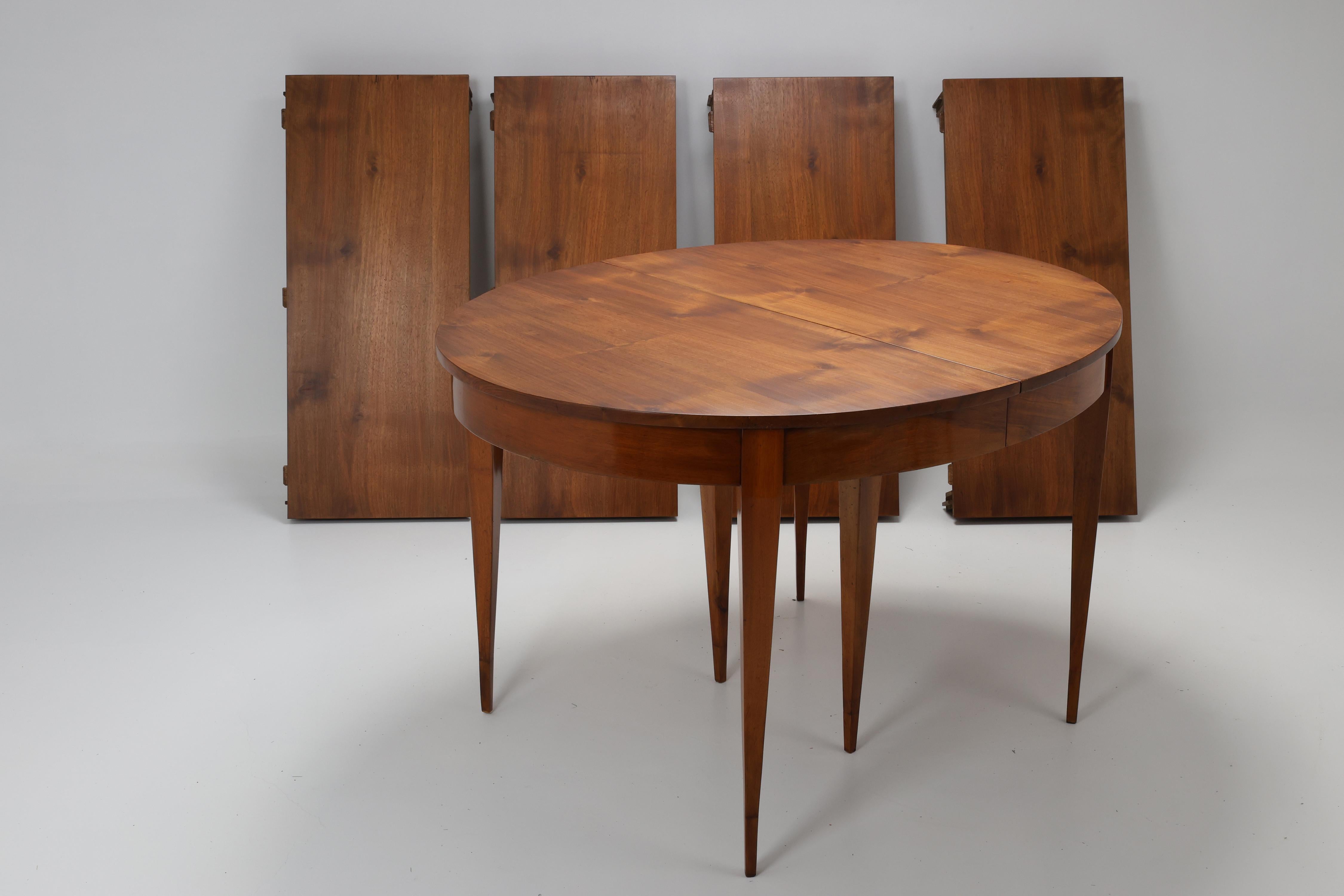19th-Century Extendable Oval Dining Table For Sale 6