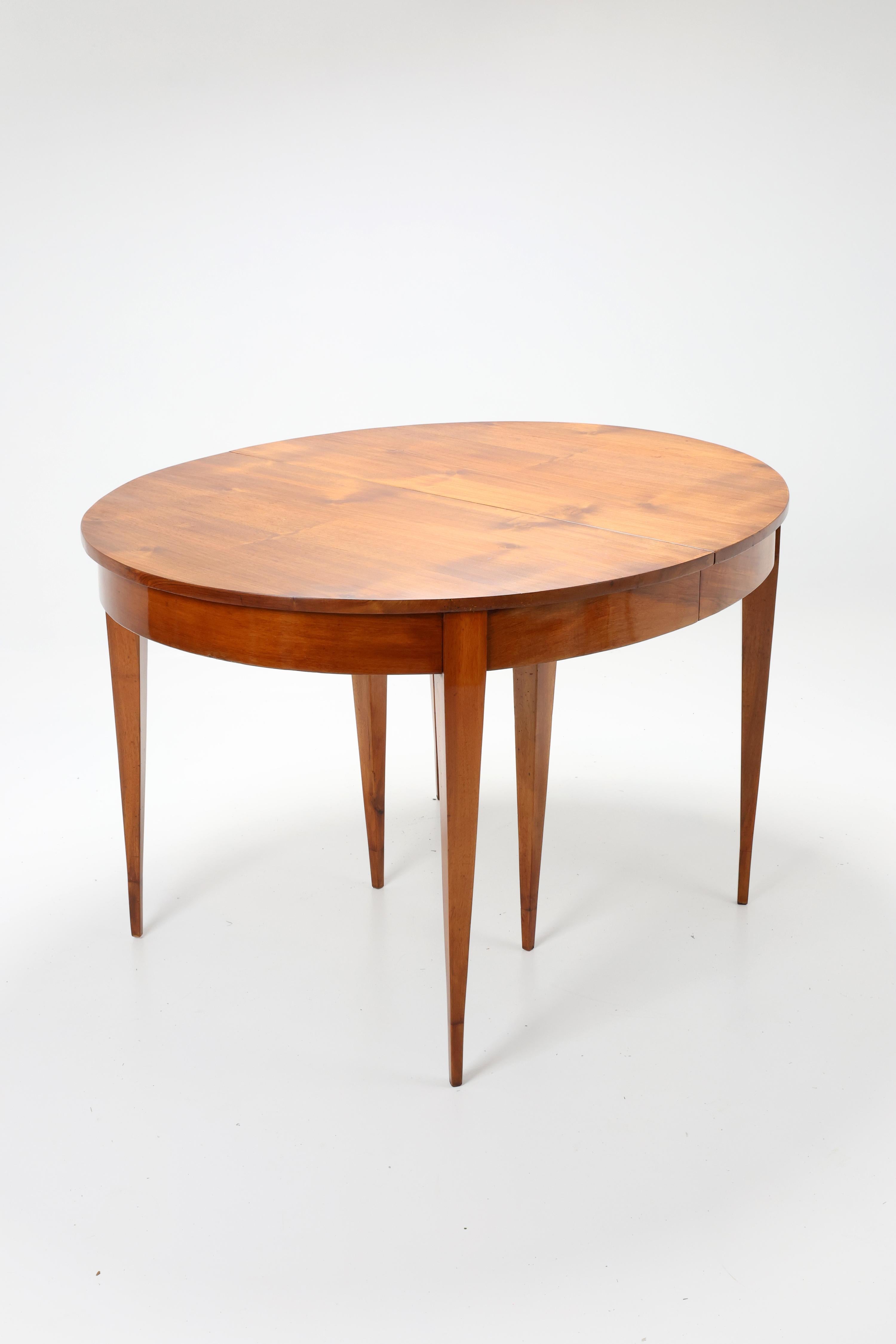 19th-Century Extendable Oval Dining Table For Sale 8