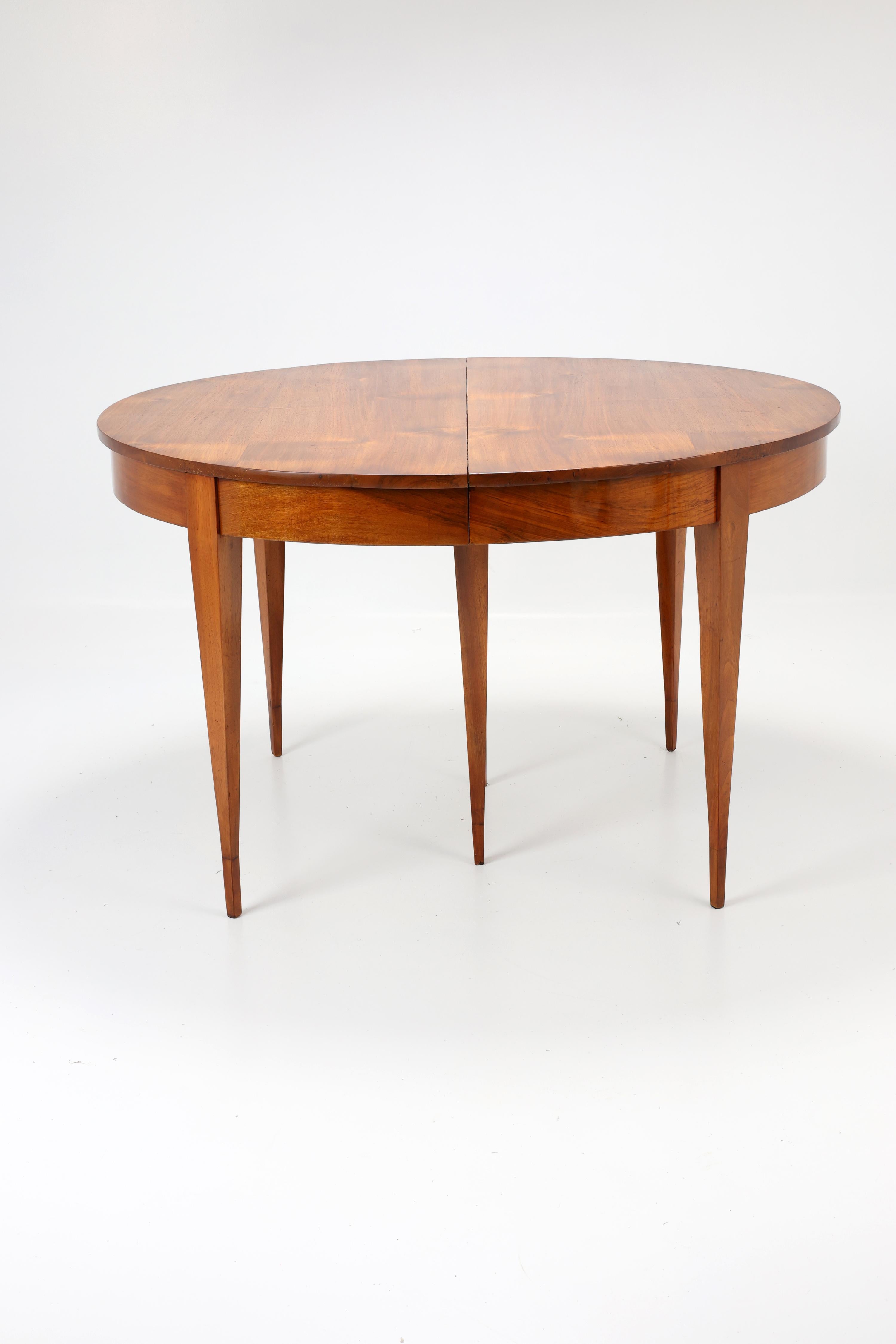 Biedermeier 19th-Century Extendable Oval Dining Table For Sale