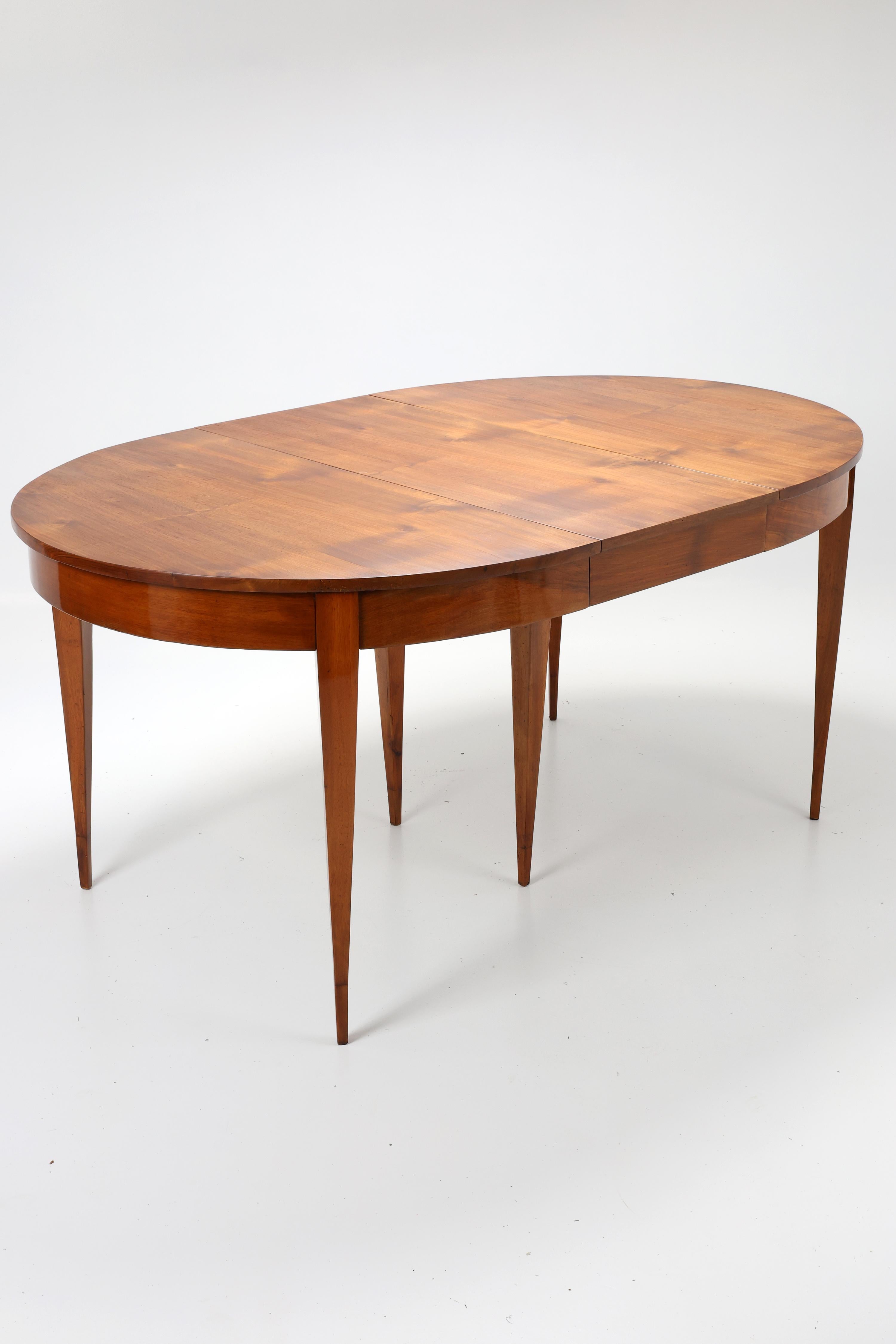 19th-Century Extendable Oval Dining Table In Good Condition For Sale In Stahnsdorf, DE