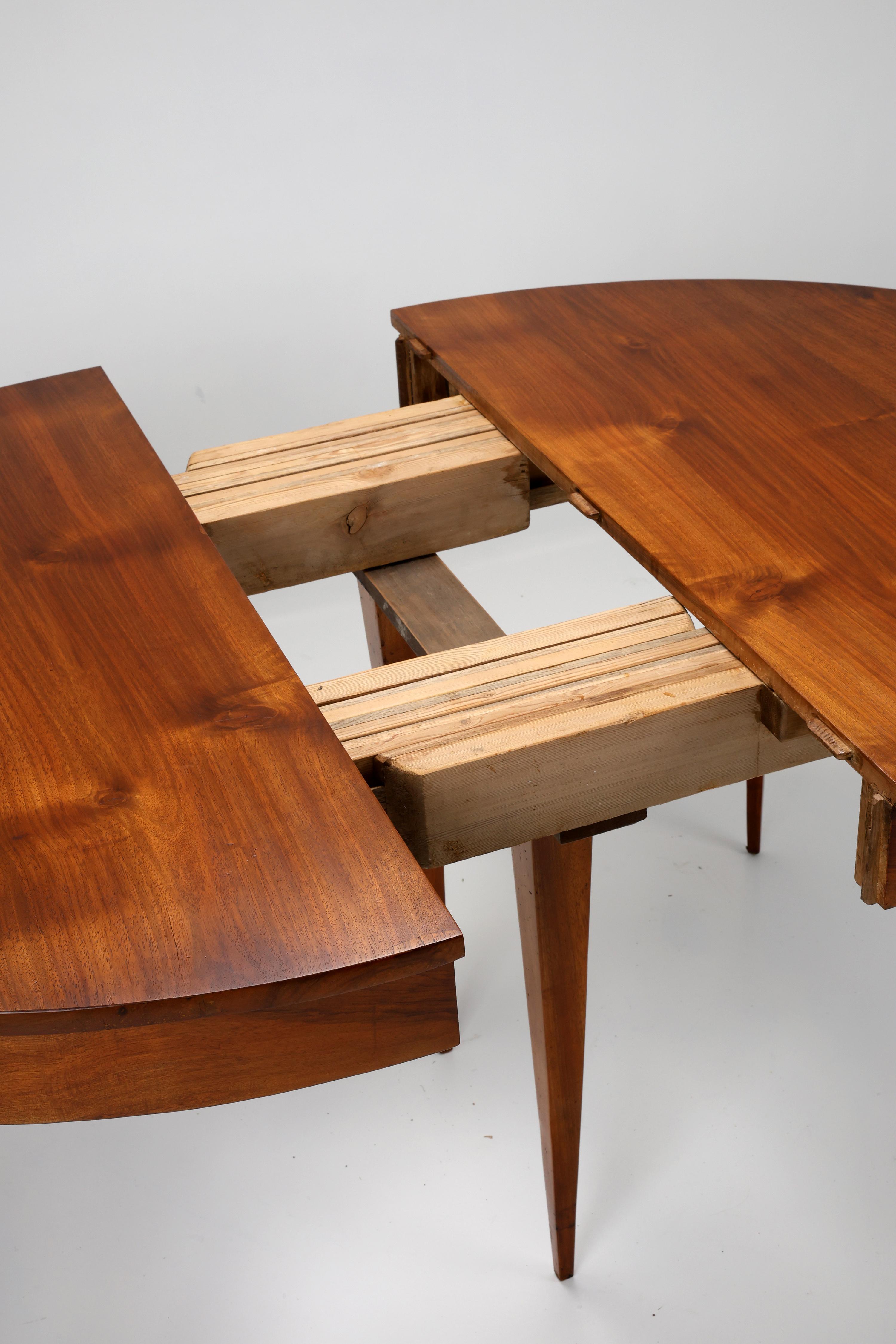 19th-Century Extendable Oval Dining Table For Sale 1