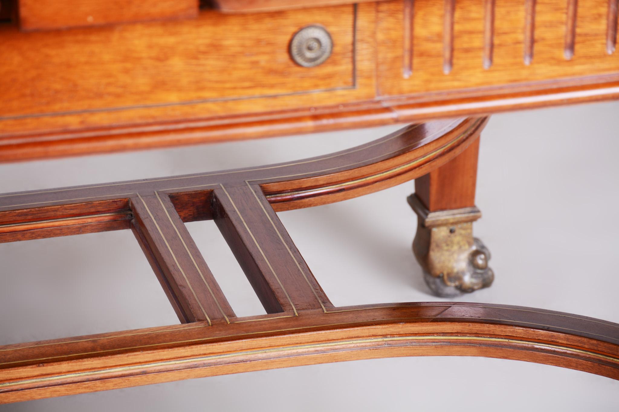 Table à rallonge du 19ème siècle, fabriquée en France, entièrement restaurée en acajou, Empire en vente 4