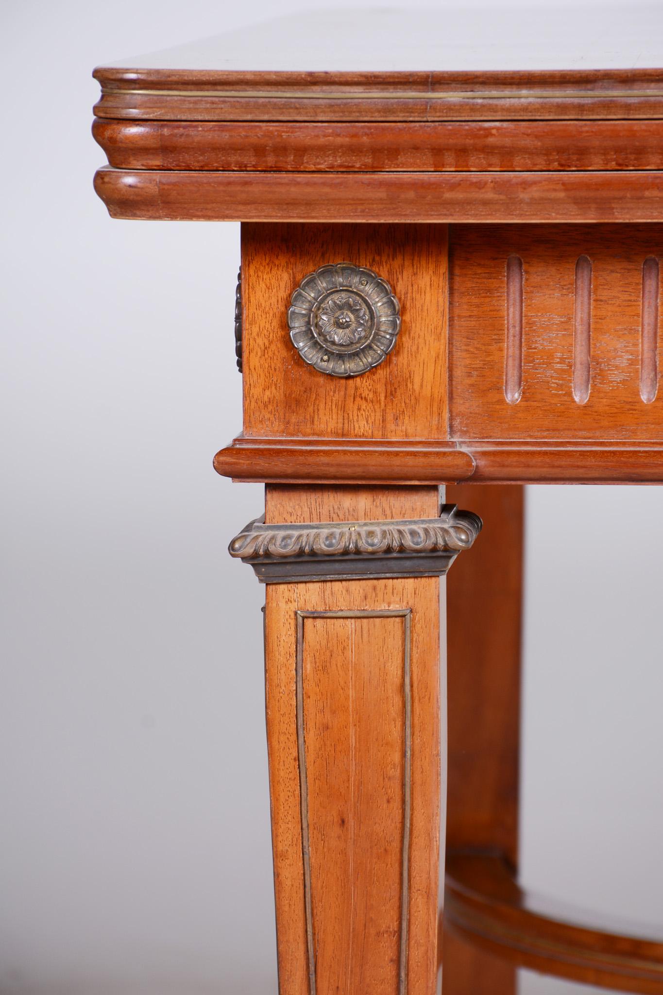 Table à rallonge du 19ème siècle, fabriquée en France, entièrement restaurée en acajou, Empire en vente 5