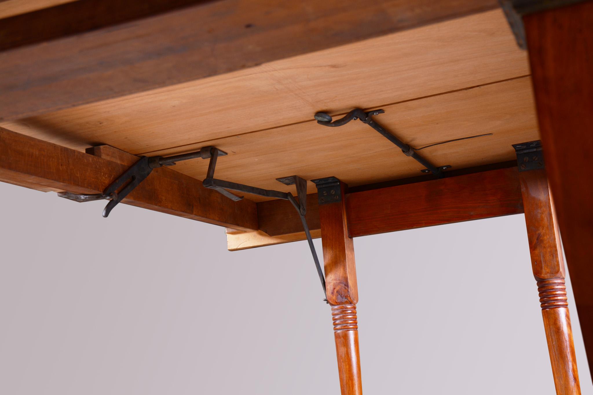 XVIIIe siècle Table à rallonge du 19ème siècle, fabriquée en France, entièrement restaurée en acajou, Empire en vente