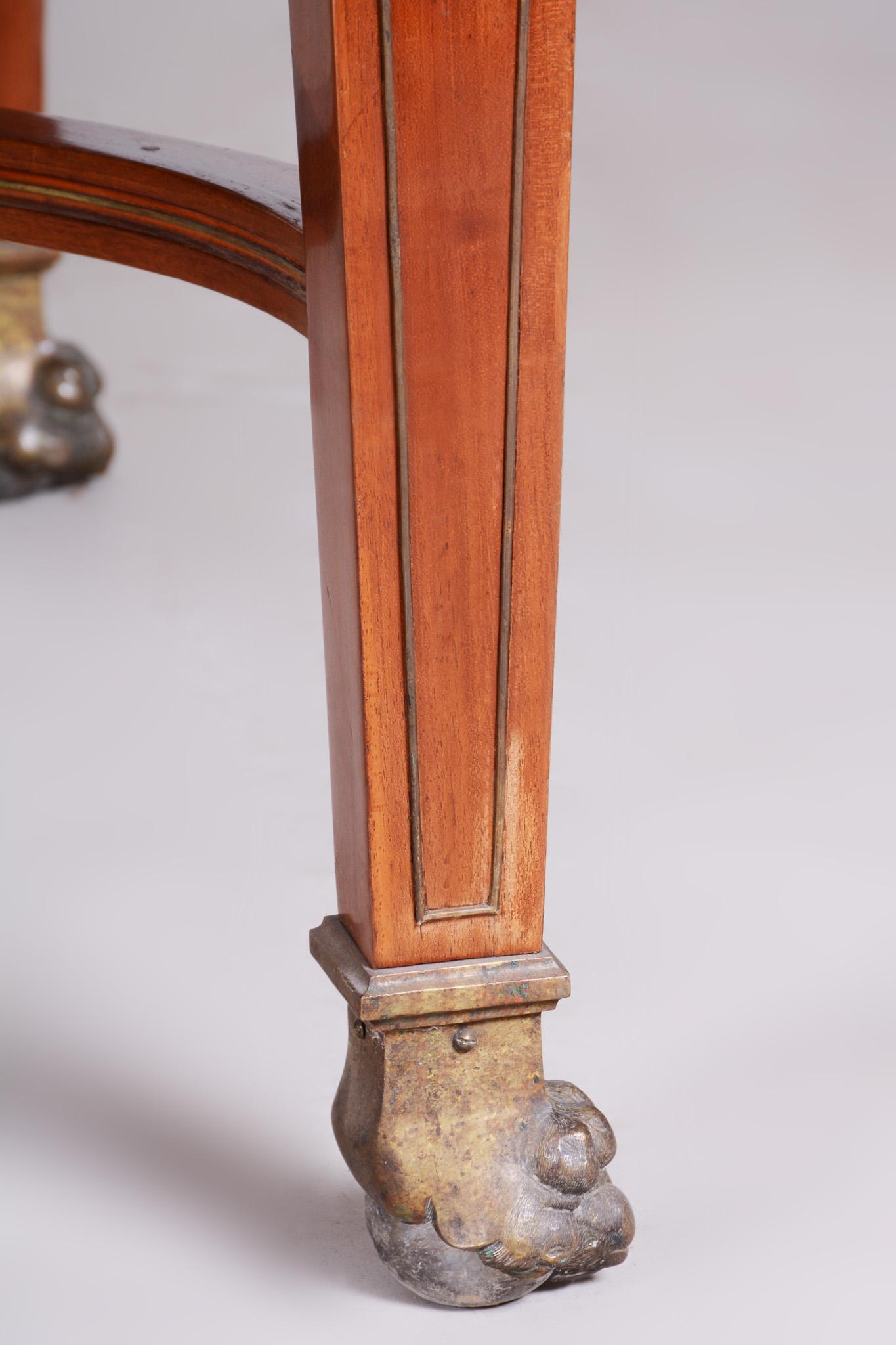 Table à rallonge du 19ème siècle, fabriquée en France, entièrement restaurée en acajou, Empire en vente 2