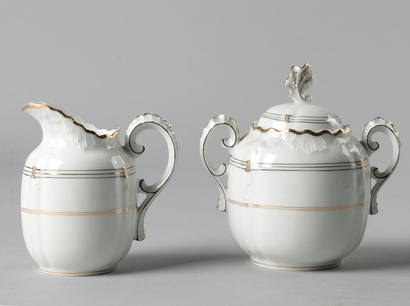19th Century Extensive Porcelain Dining Service 'Vieux Paris' 2