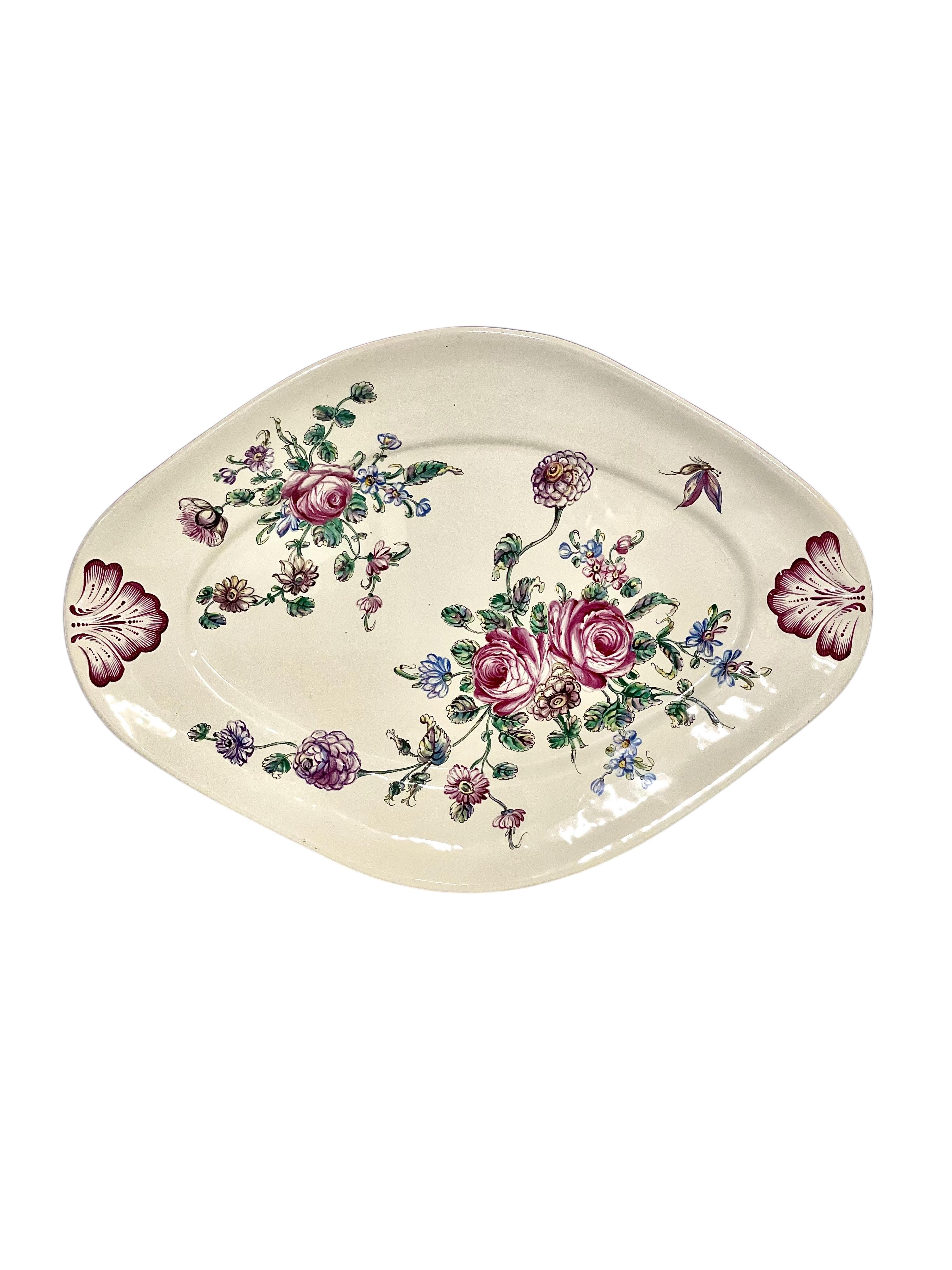 Sopera de loza del siglo XIX con tapa y plato, pintada a mano en venta 9
