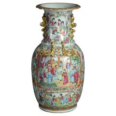 Vase en porcelaine de Canton Famille Rose du 19ème siècle