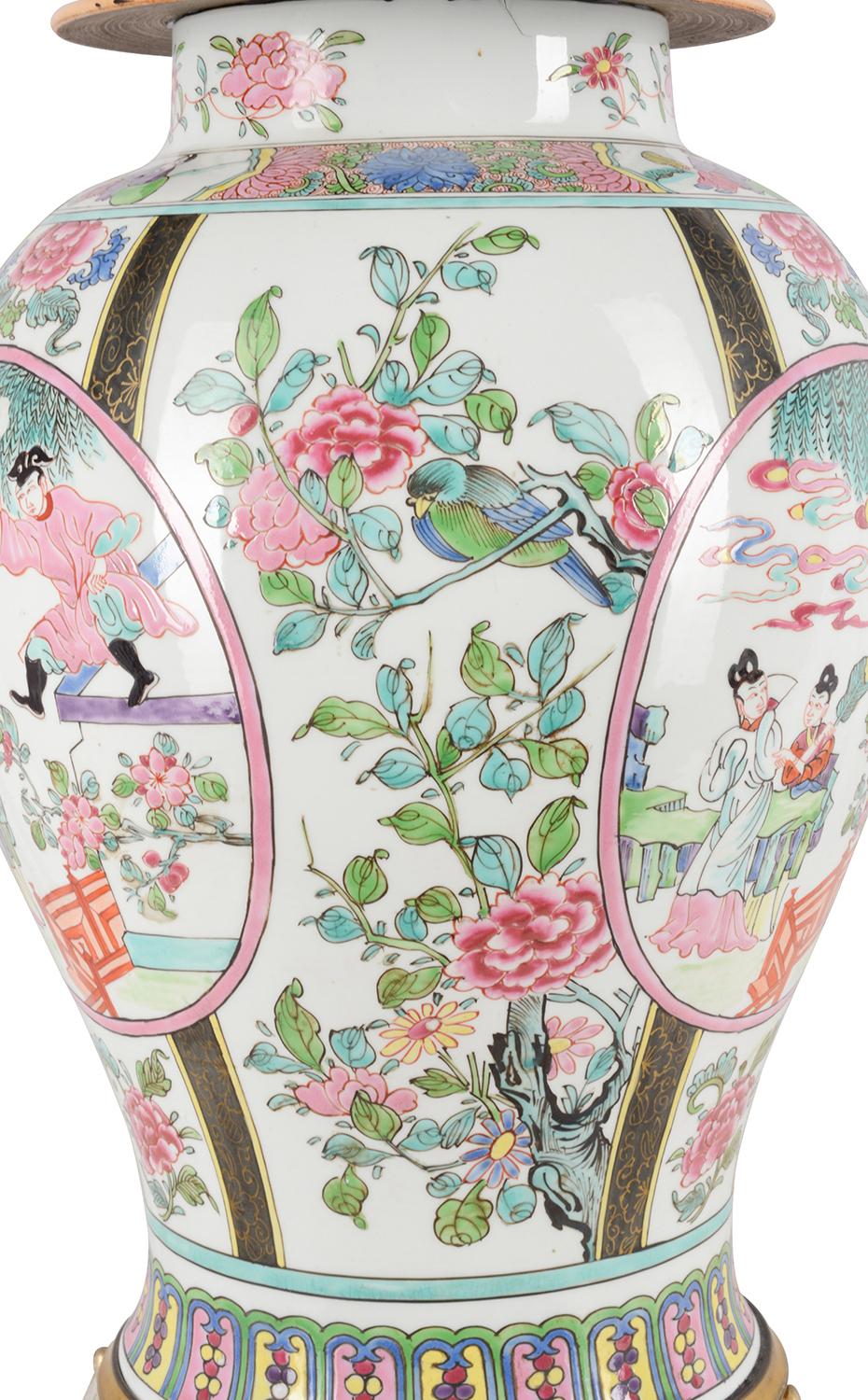 XIXe siècle Vase/Lampe en porcelaine Samson de style Famille Rose du 19ème siècle en vente