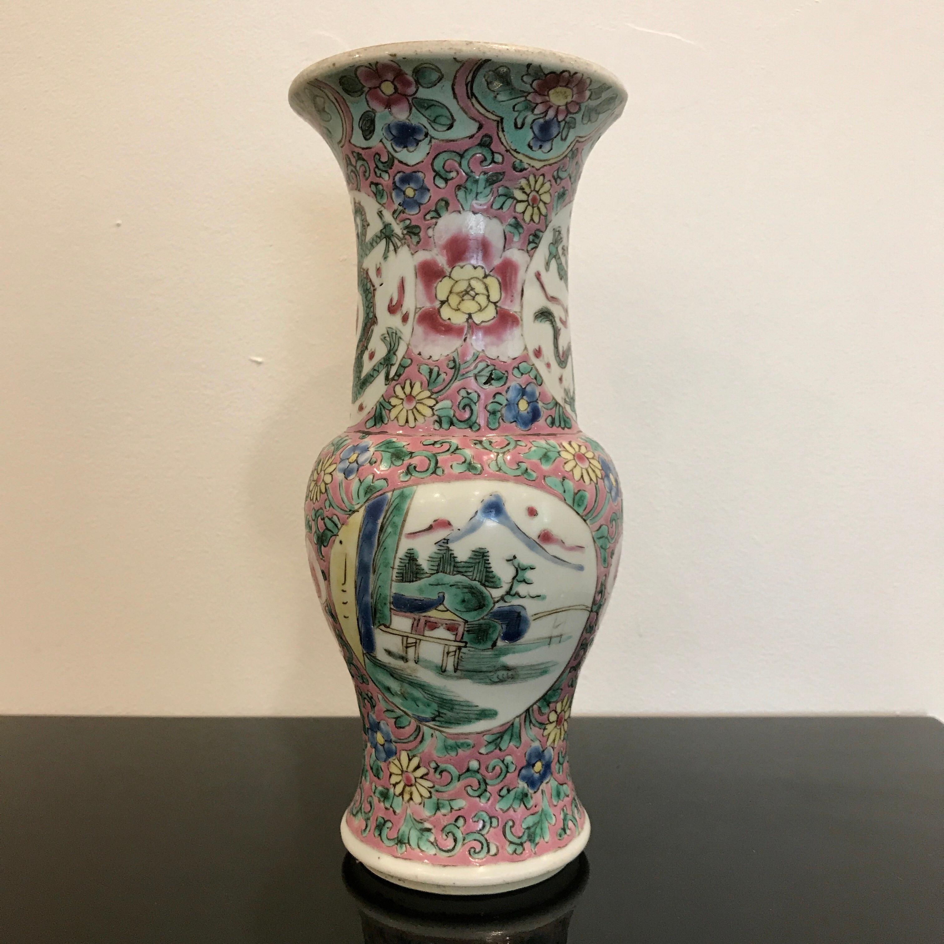 19th century Famille Verte Chinese export vase, finely decorated well made early 19th century or older
Provenance: Atlanta Antiques Exchan
Measures: 9.5
