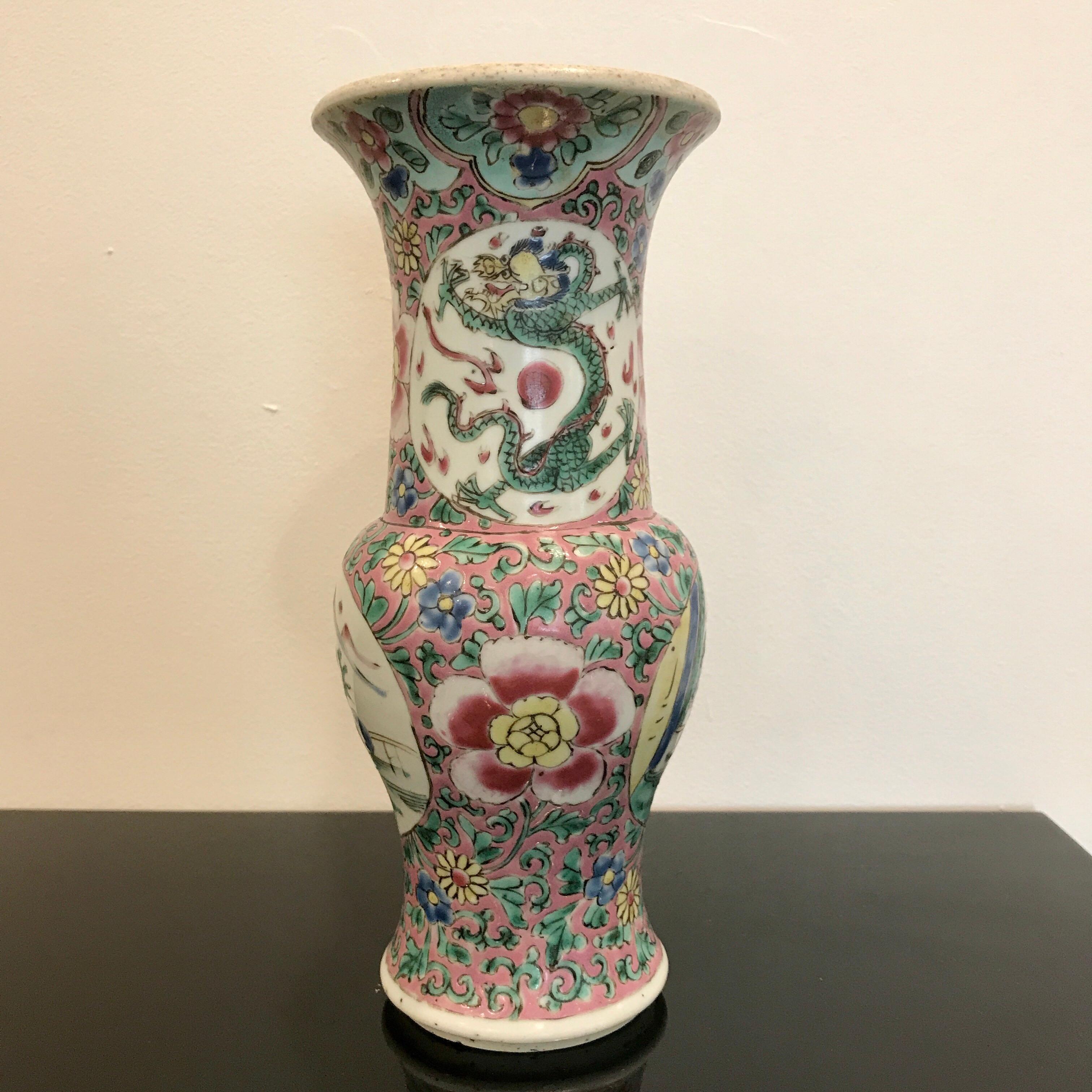 19th Century Famille Verte Chinese Export Vase In Good Condition For Sale In Atlanta, GA