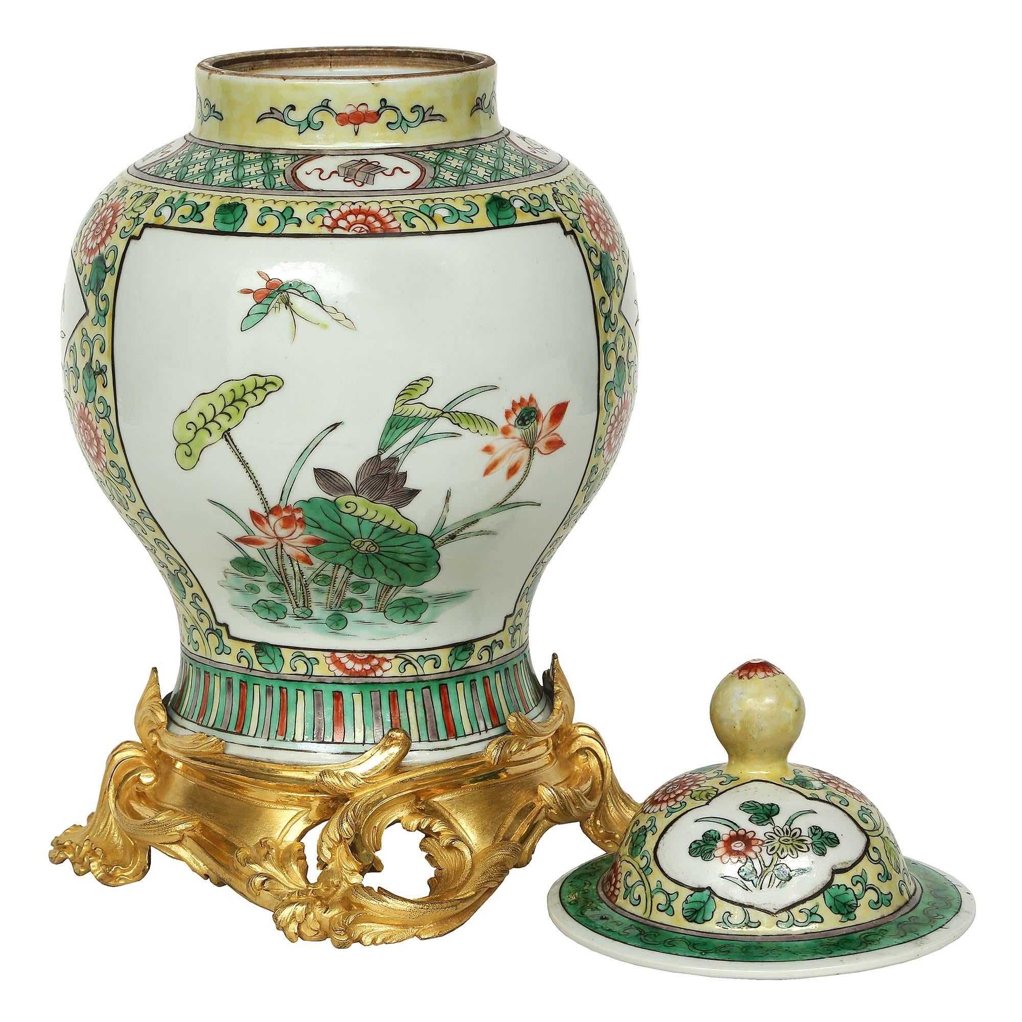 French 19th Century Famille Verte Chinese Porcelain Lidded Urn For Sale