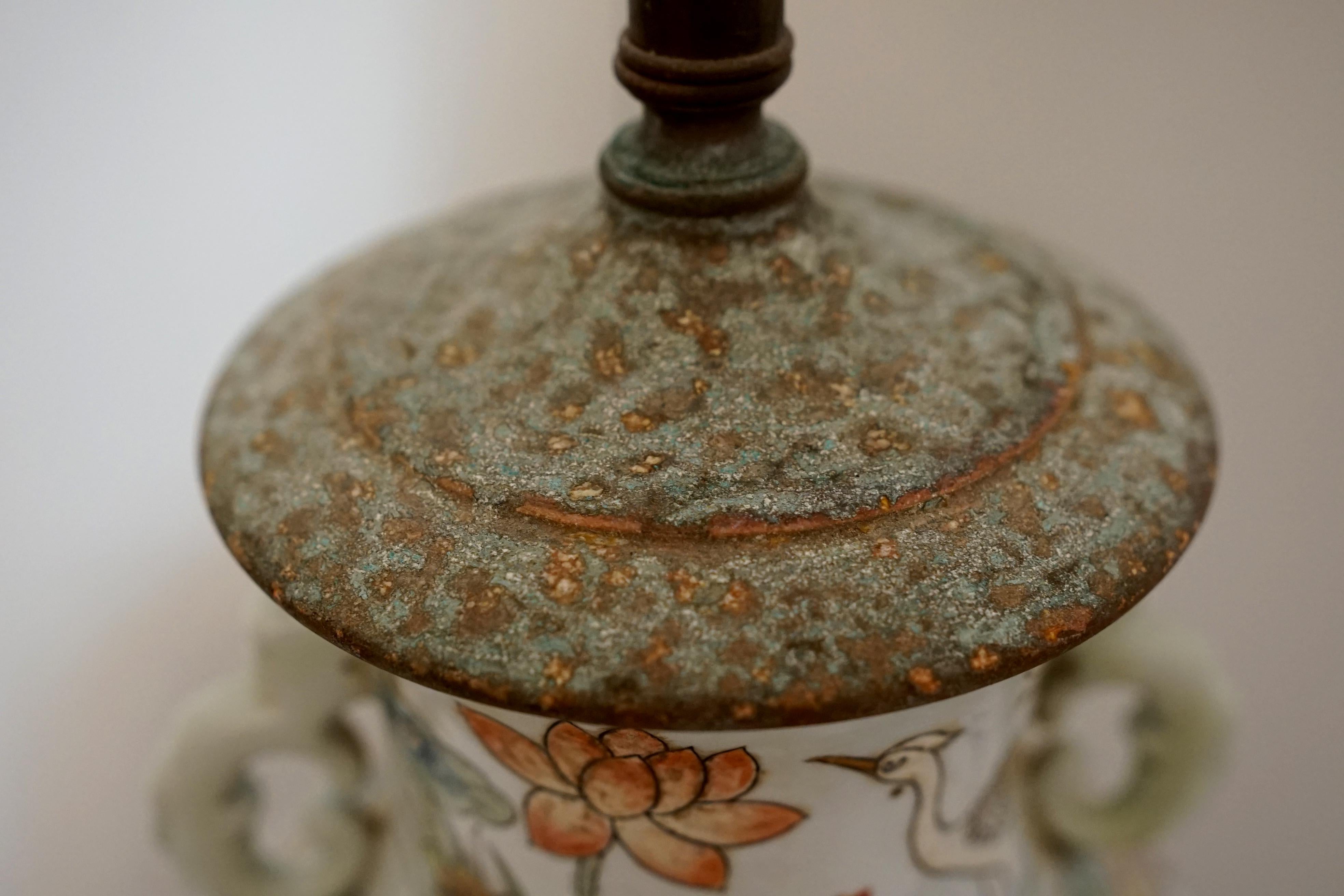 Grande lampe à vase convertible Famille Verte du 19ème siècle sur fond blanc, inhabituelle  en vente 4