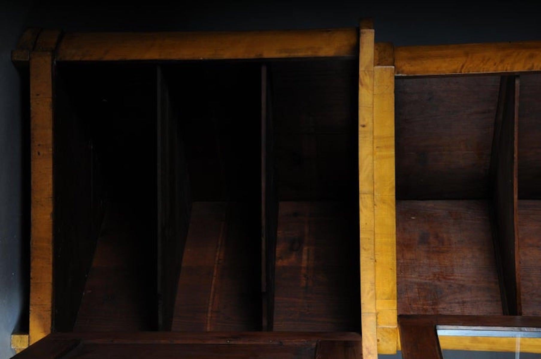 Fancy Biedermeier-Eckschrank aus dem 19. Jahrhundert, Vitrine, Birke (Deutsch)
