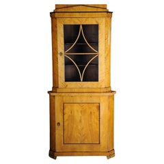 Fancy Biedermeier-Eckschrank aus dem 19. Jahrhundert, Vitrine, Birke