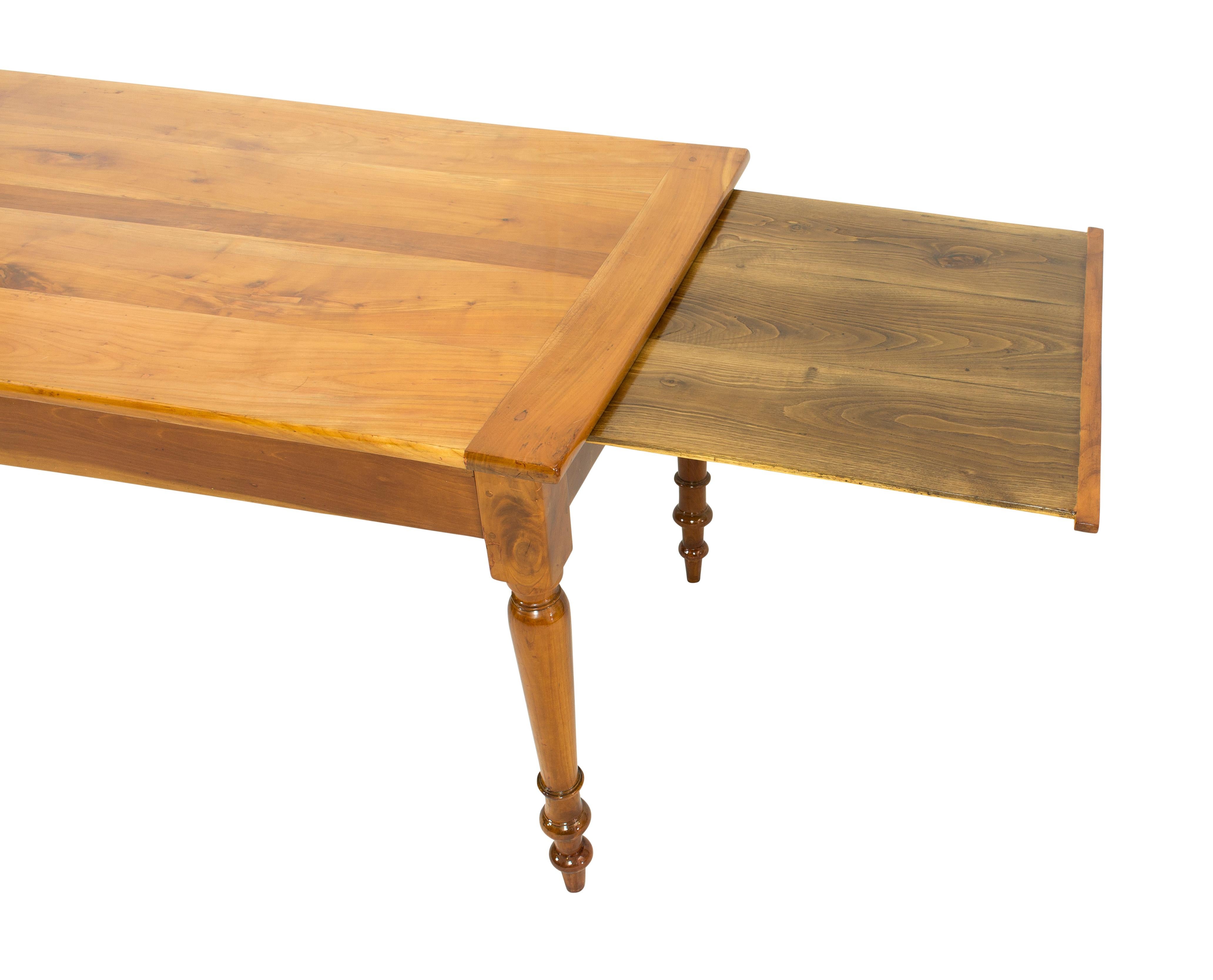 19th Century Farmhouse Biedermeier Solid Cherrywood Table In Good Condition For Sale In Darmstadt, DE