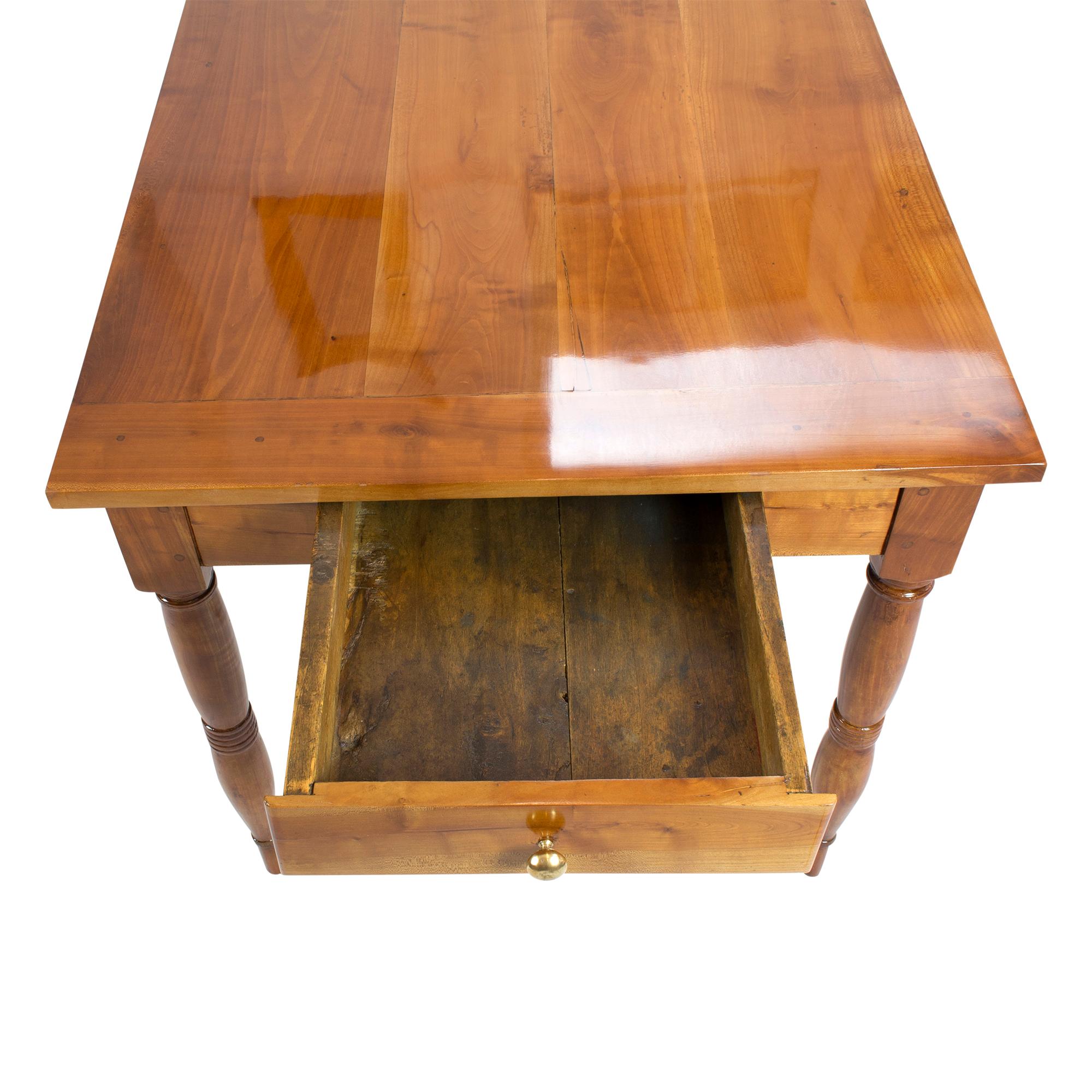 19th Century Farmhouse Biedermeier Solid Cherrywood Table In Good Condition In Darmstadt, DE