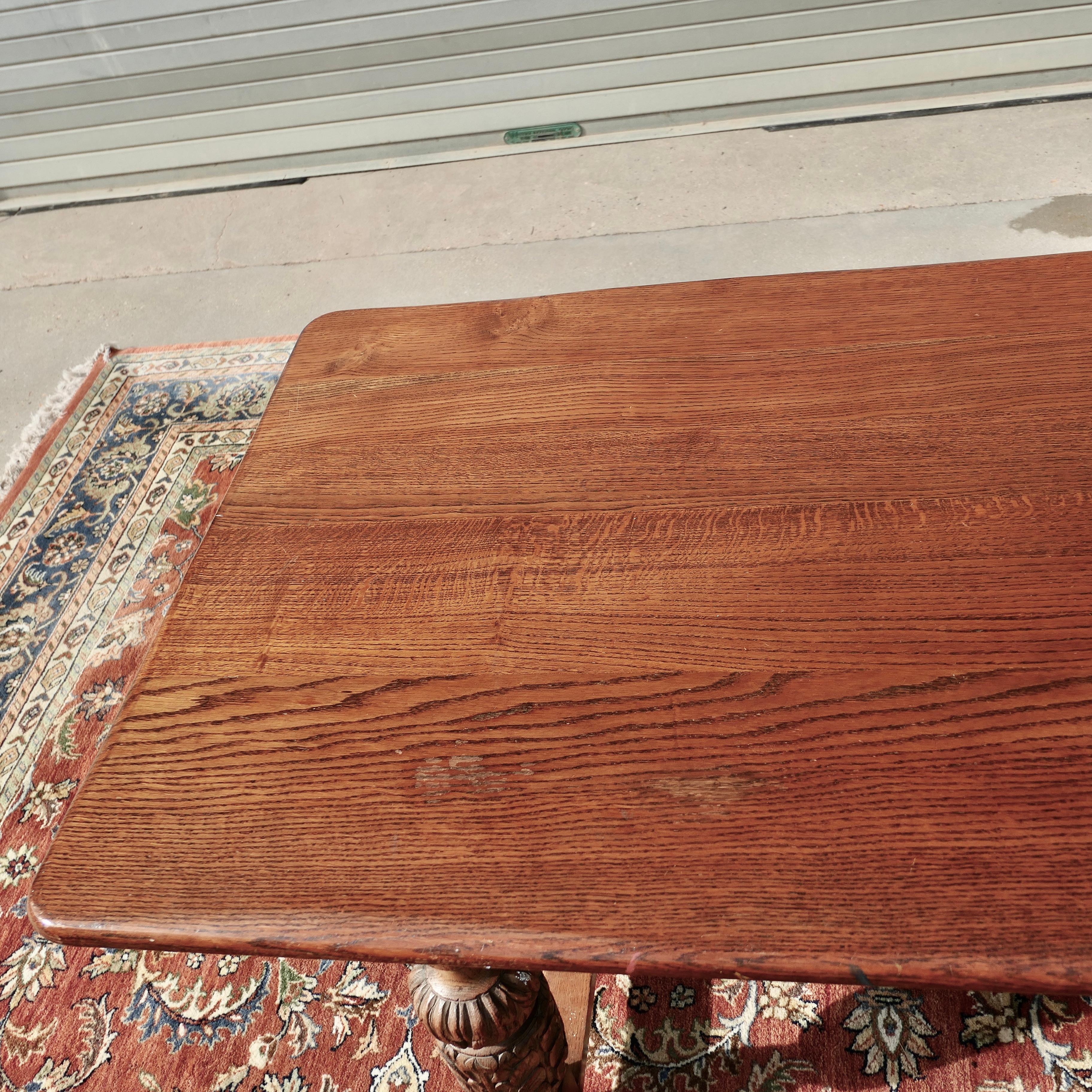 XIXe siècle Table de réfectoire gothique en chêne de ferme du 19ème siècle     C'est une grande pièce en vente