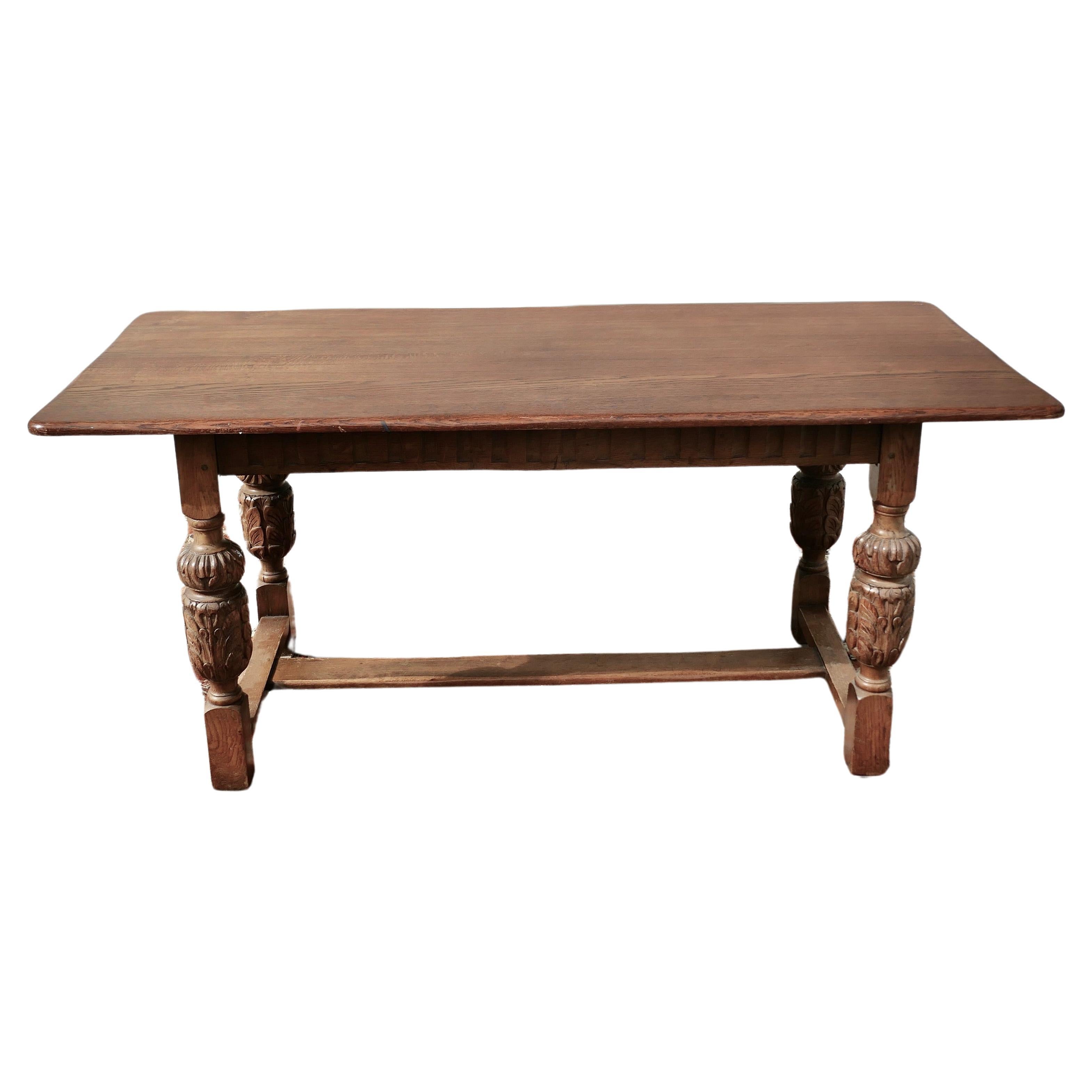 Table de réfectoire gothique en chêne de ferme du 19ème siècle     C'est une grande pièce