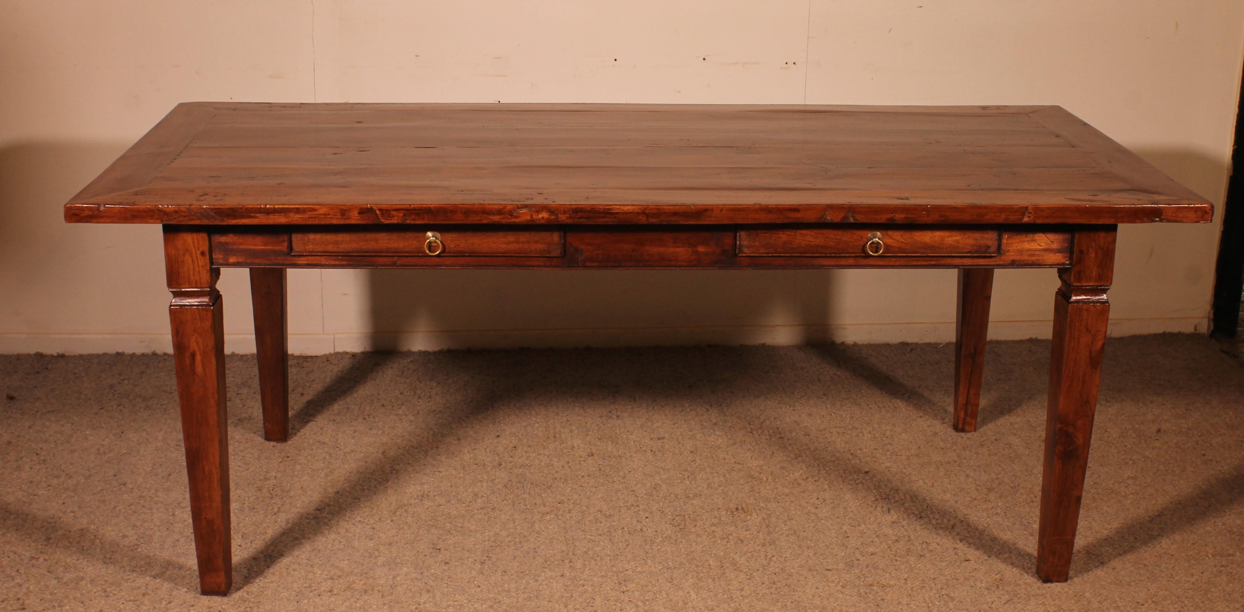 superb 19th century refectory table in teak from the Netherlands of 2m00 long and 94cm wide.

Very beautiful table with an exceptional width. In addition, it stands out by its superb top which has a frame, an extraordinary patina and a thickness of