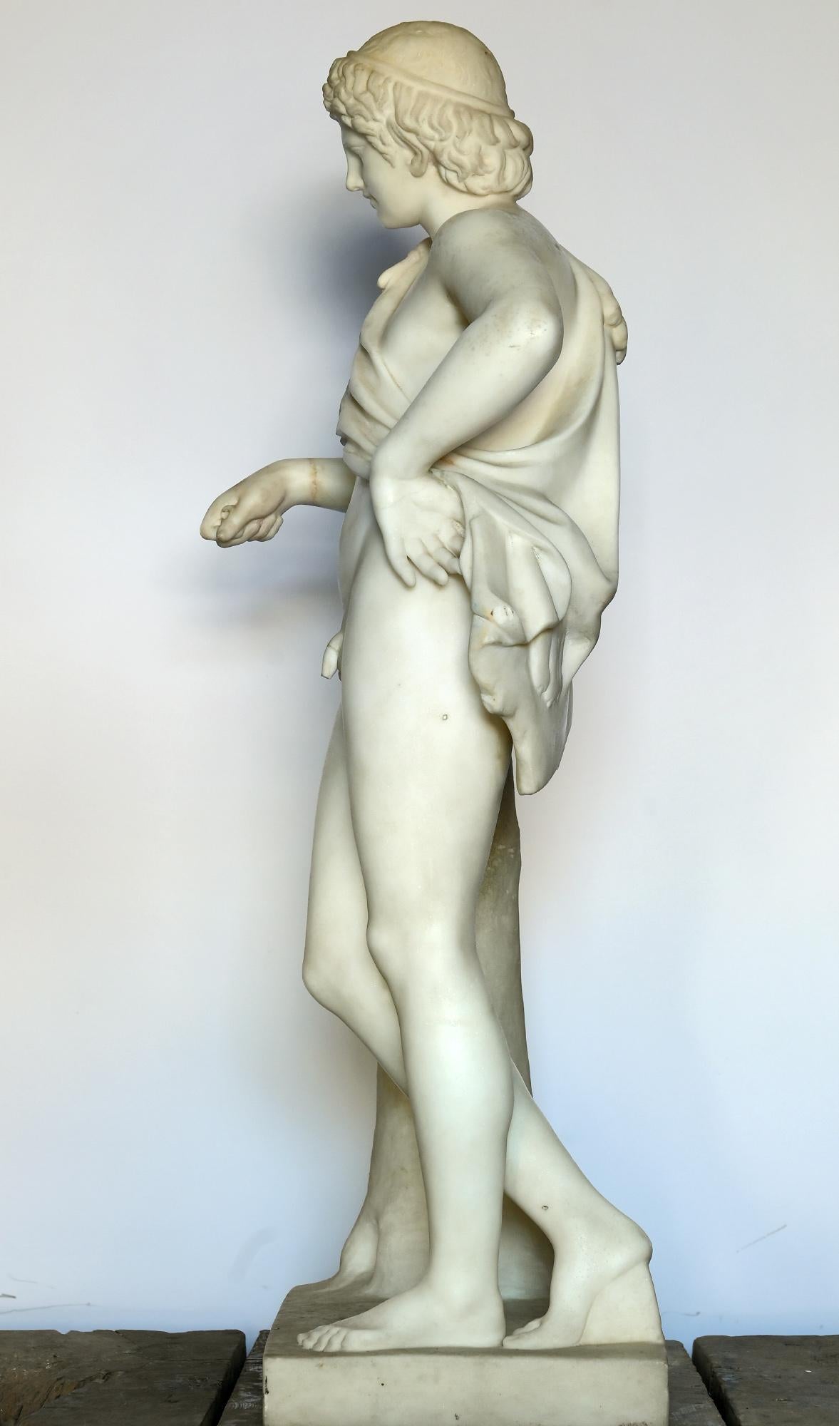 Un faune de Praxiteles allongé ou en position de repos en marbre de Carrare du 19ème siècle, Italie  Bon état - En vente à Epfach, DE