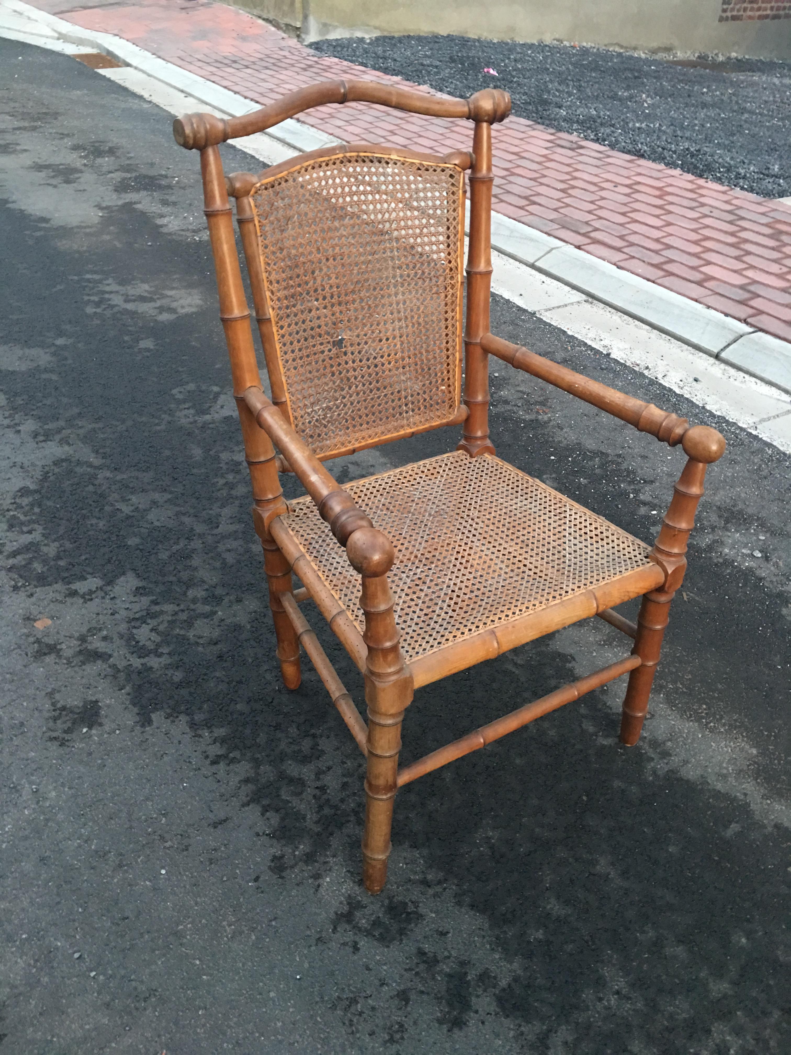 19th century Faux-Bamboo armchair
cannage in average condition, a hole in the file.