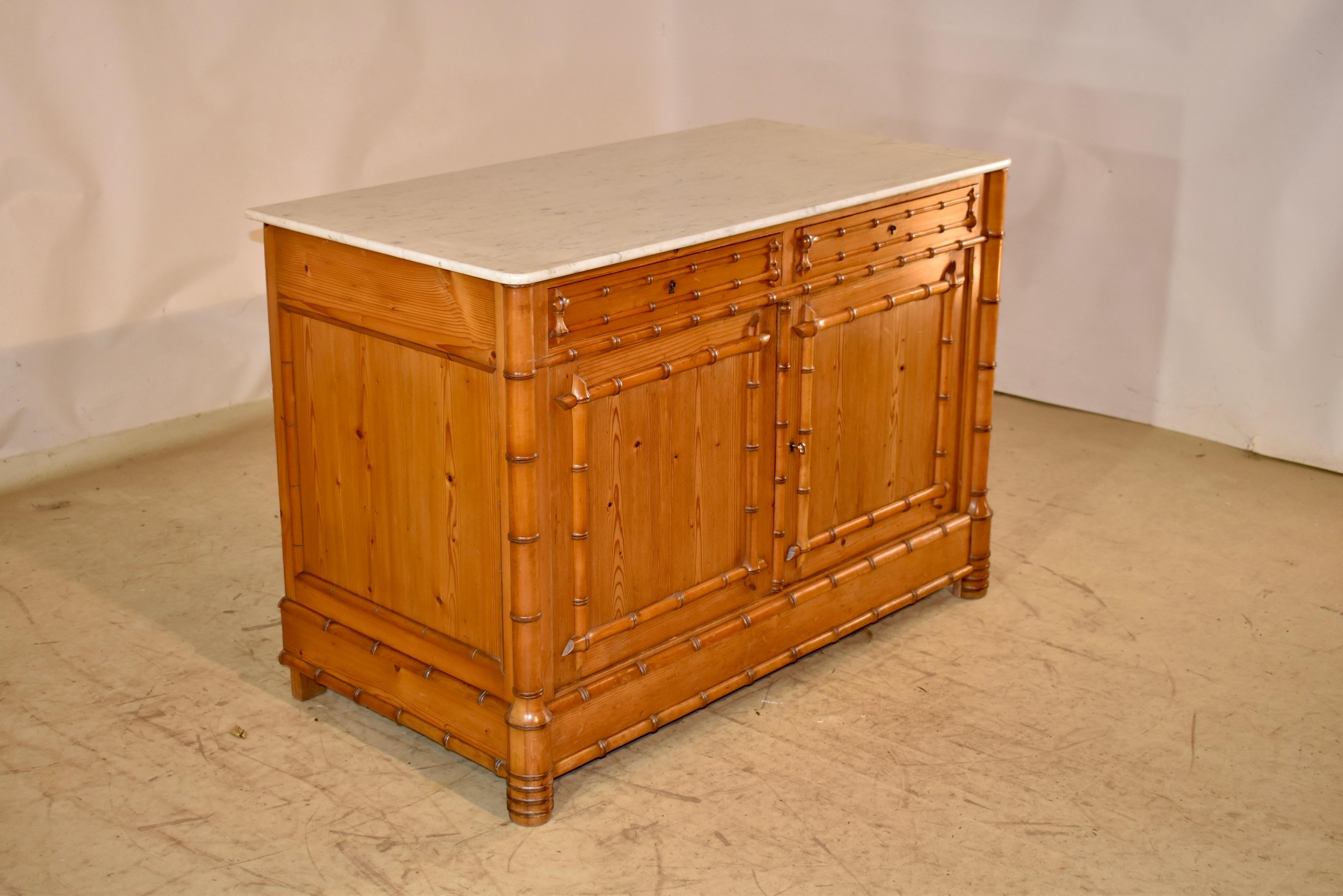 19th Century Faux Bamboo Buffet with Marble Top Francés en venta