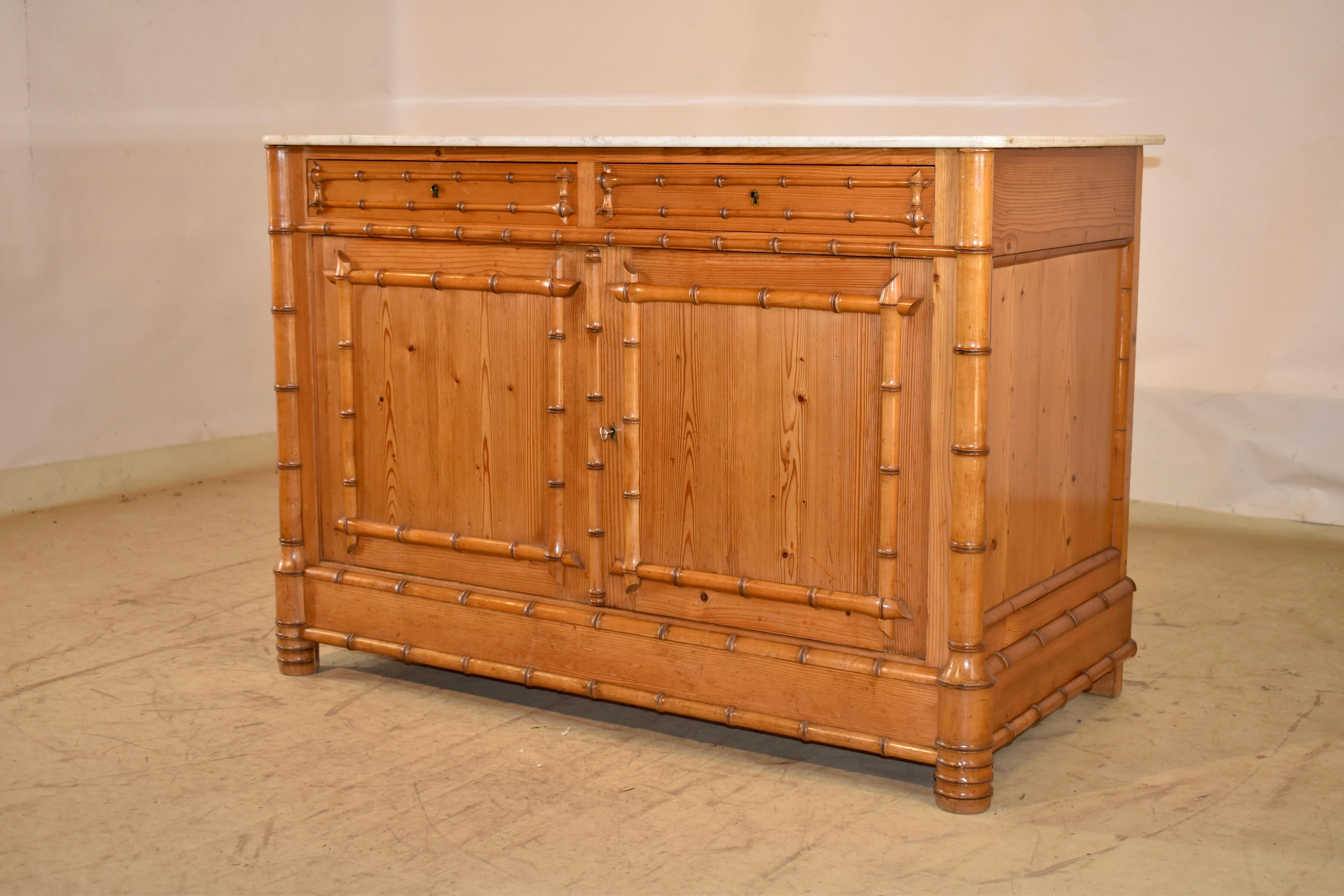 19th Century Faux Bamboo Buffet with Marble Top Transformado en venta