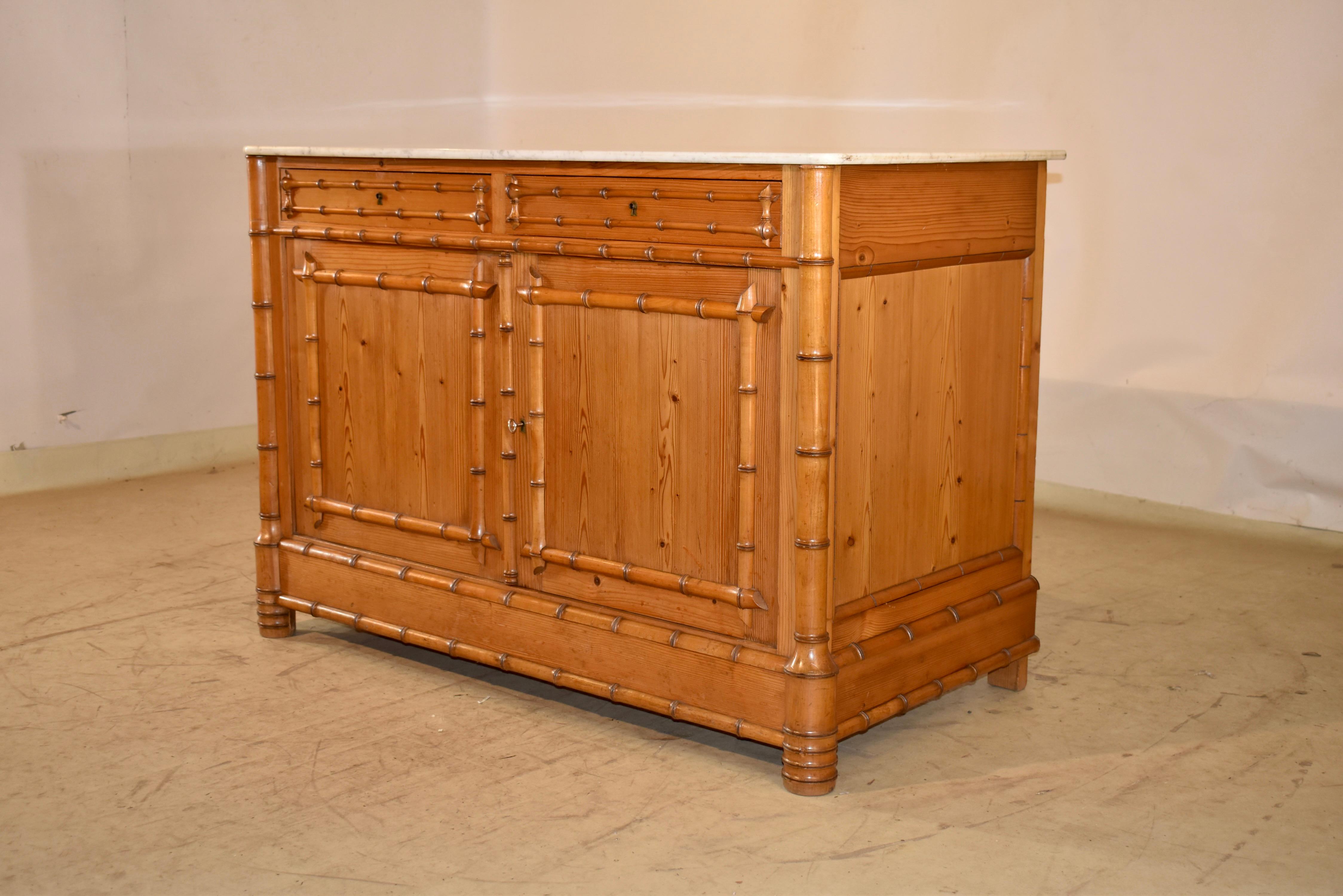 19th Century Faux Bamboo Buffet with Marble Top en Bueno estado para la venta en High Point, NC