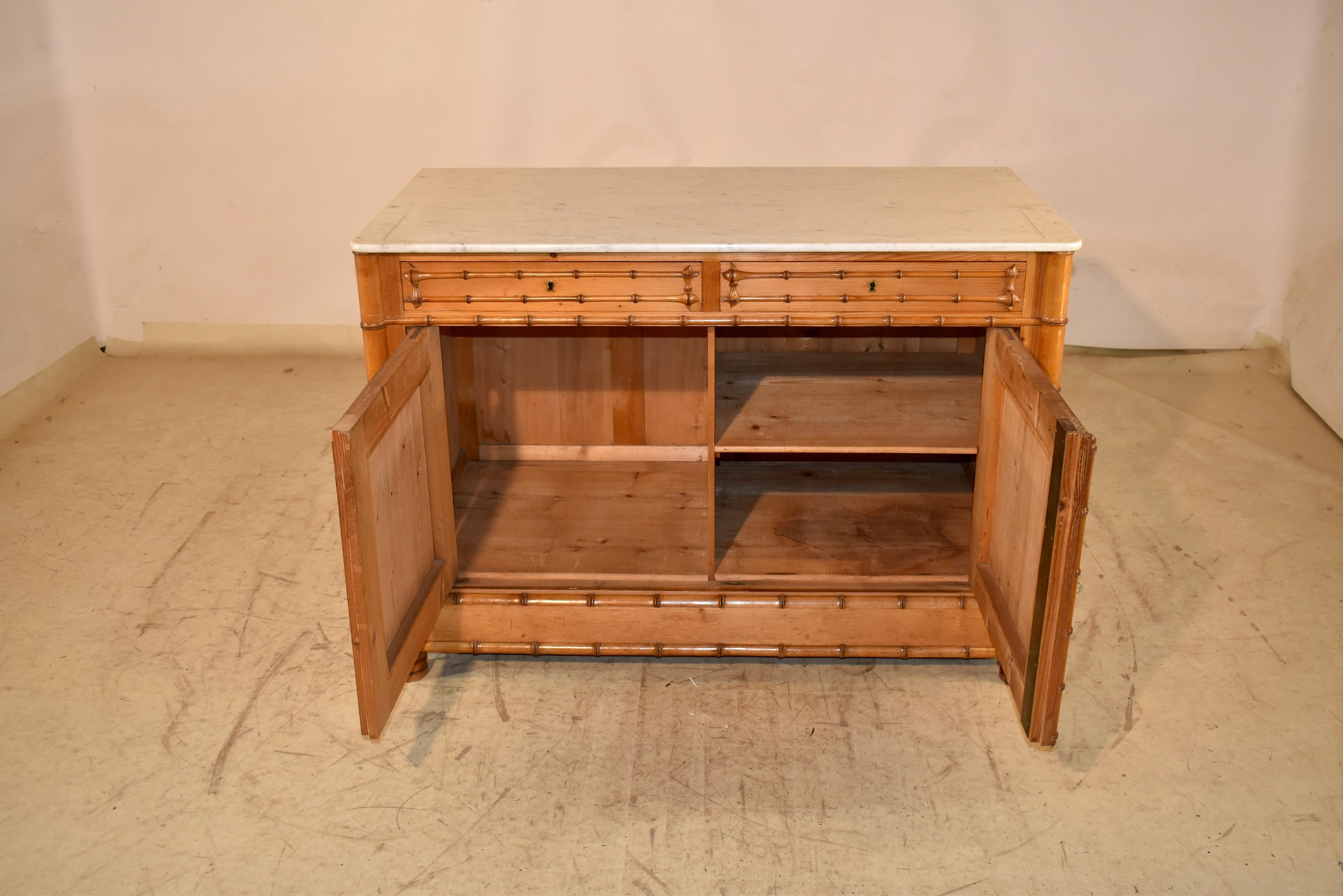 19th Century Faux Bamboo Buffet with Marble Top siglo XIX en venta