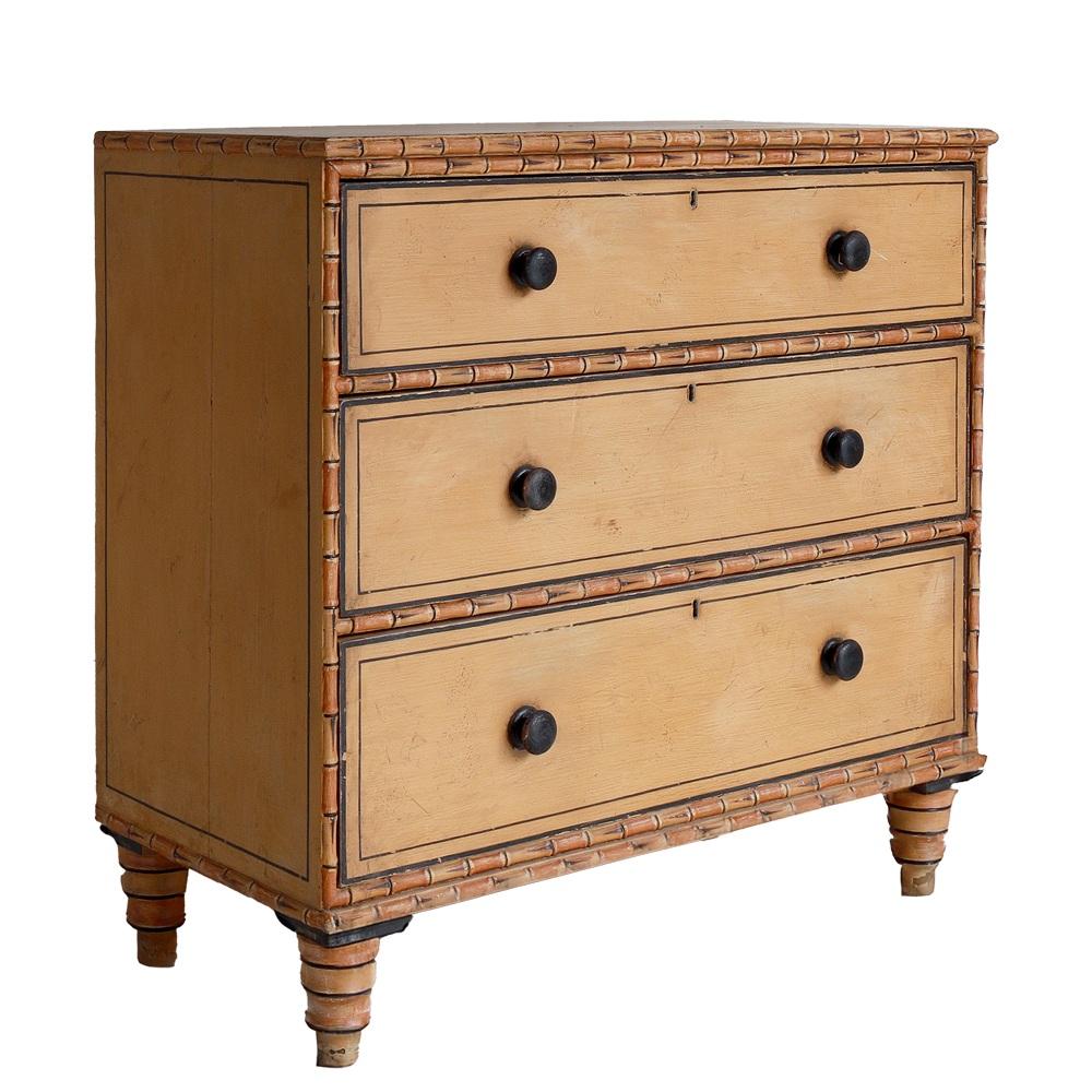 Legno Cassettiera in finto bambù del XIX secolo in vendita